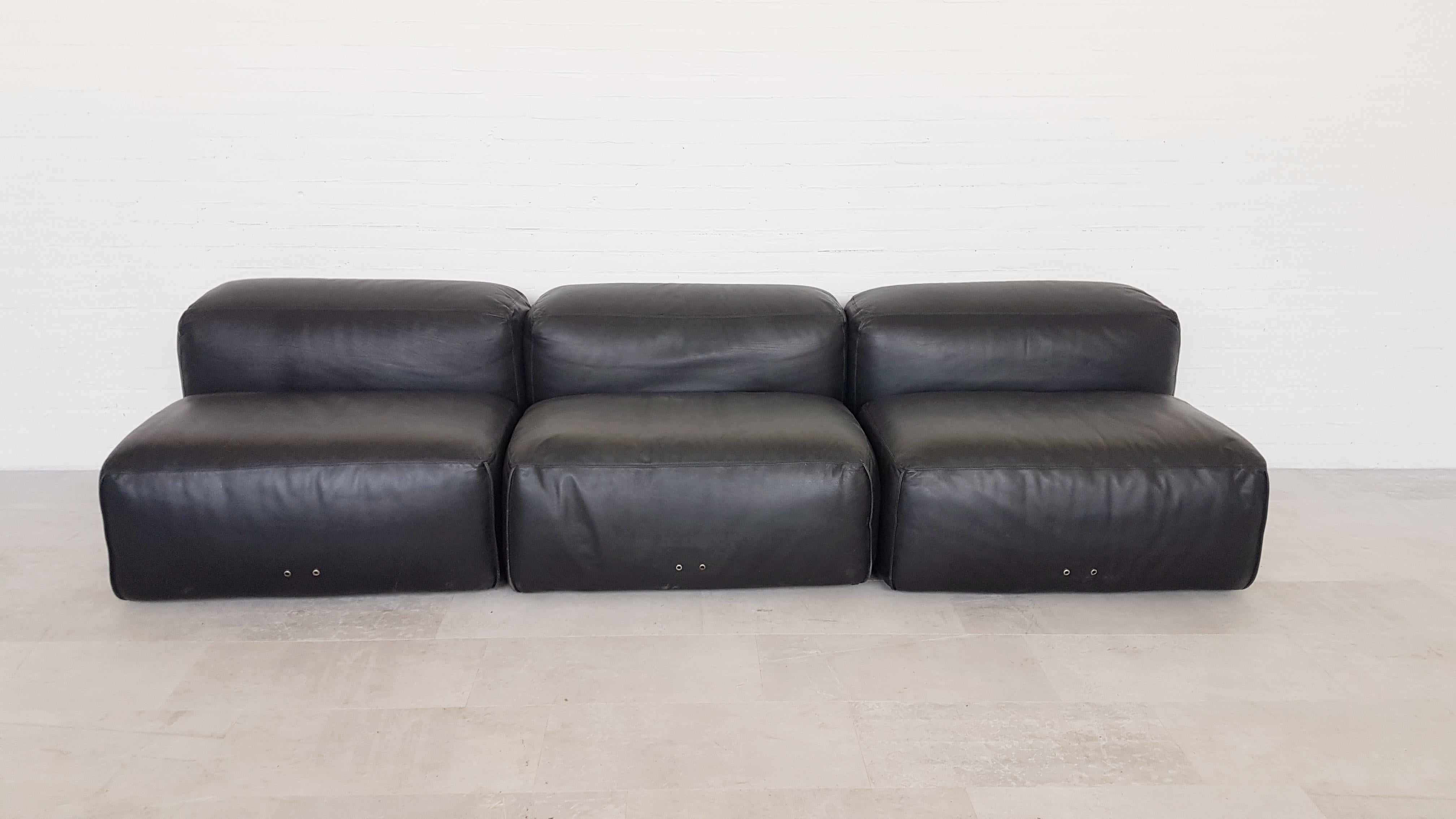 Modular Cassina sectional sofa designed by Mario Bellini. 
Beautiful Italian design piece from the 1970s. 
In black original leather.

Mario Bellini (born February 1, 1935, Milan) is an Italian architect and designer. He graduated from the Milan