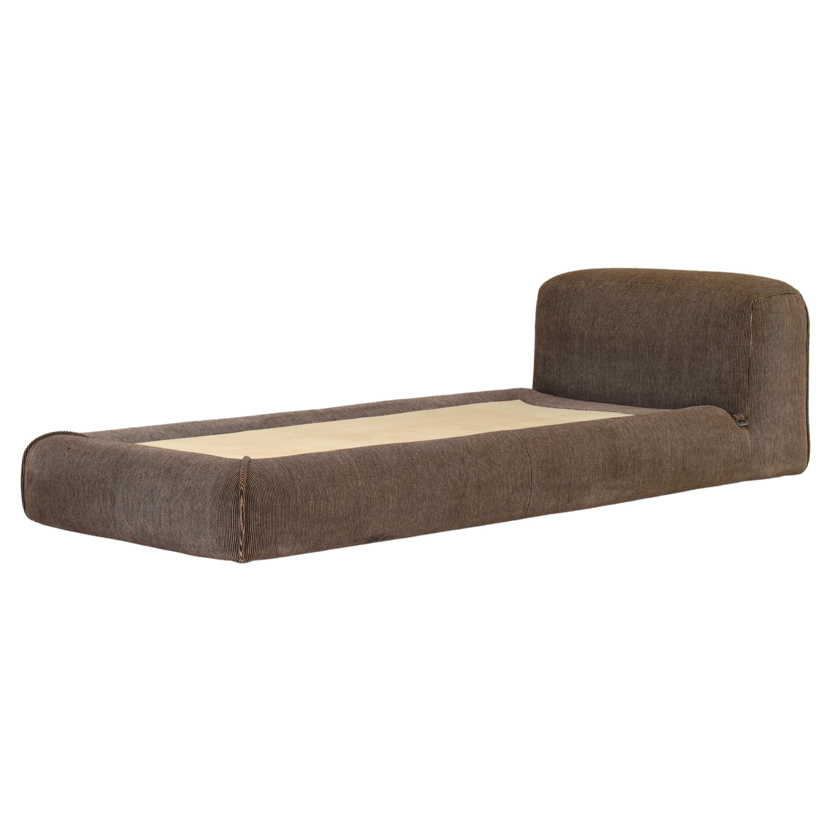 Mario Bellini Le Mura Daybed in Original Mohair Velvet, Italy, 1972