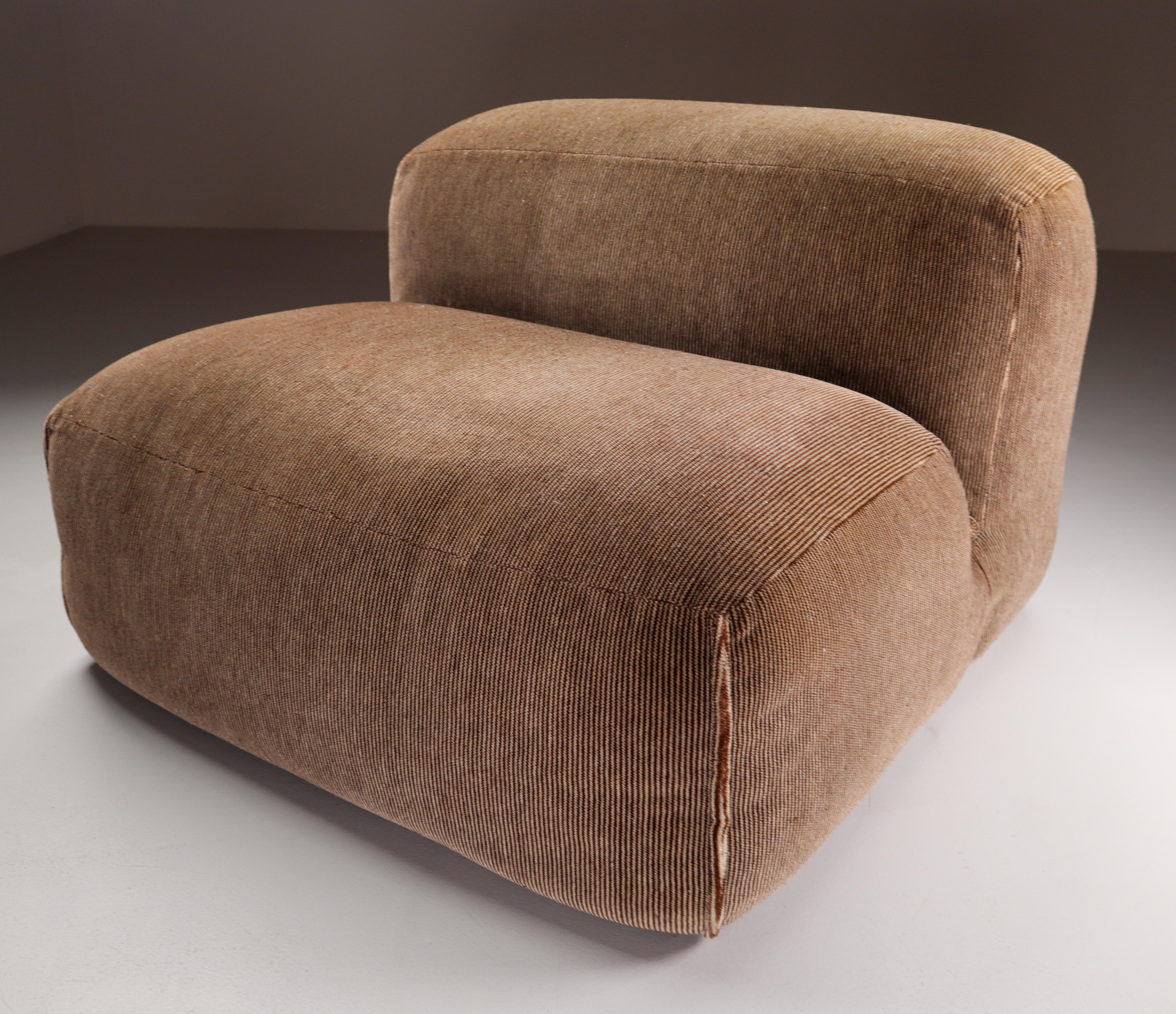 Exceptional and extremely rare Le Mura lounge chair by Mario Bellini for Cassina, Italy, 1970s. It is similar to the Camaleonda by Mario Bellini, but the Le Mura was in production for a limited time and much less produced and therefore very rare.