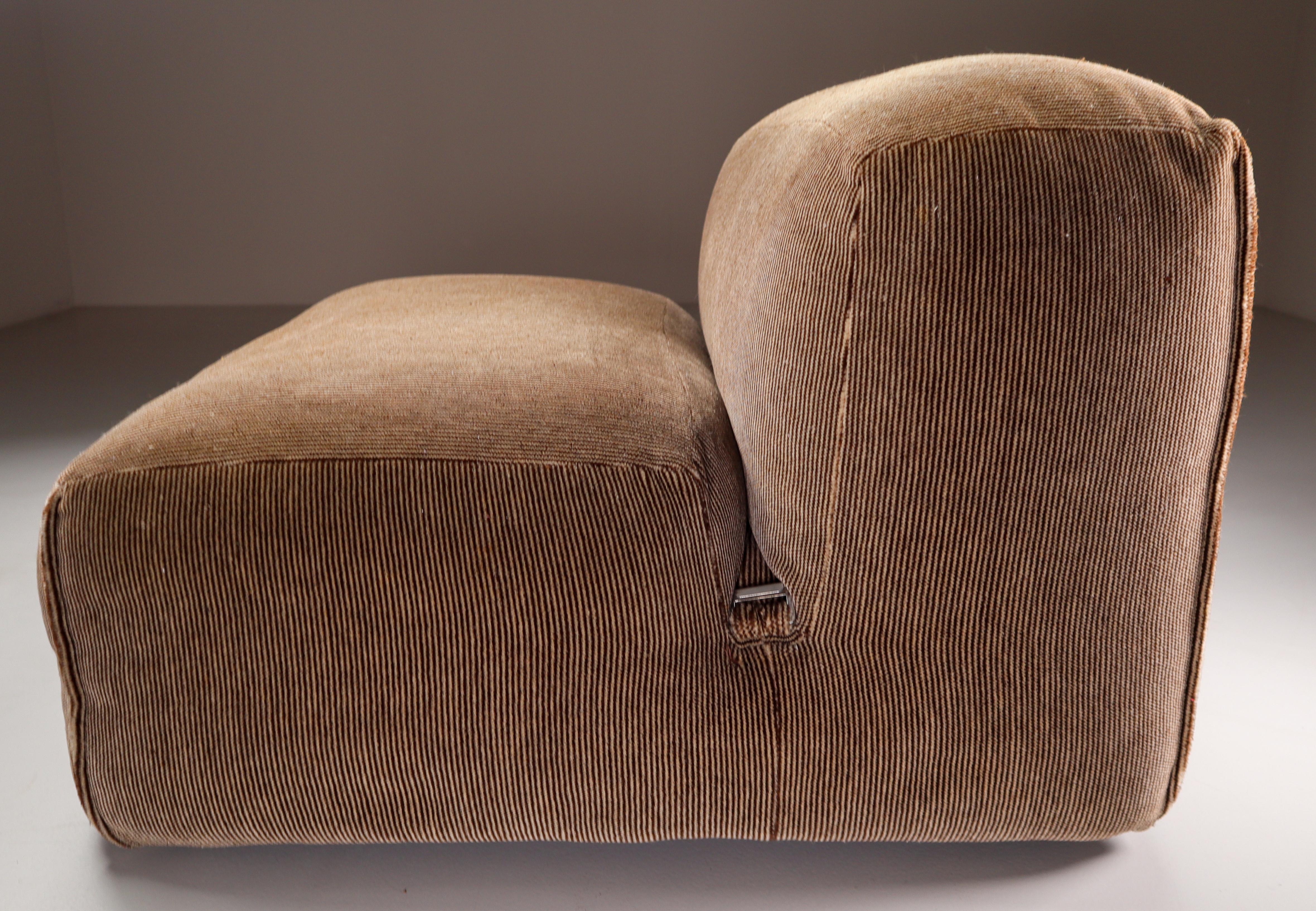 Mid-Century Modern Mario Bellini 'Le Mura' Lounge Chair in Mohair Velvet by Cassina, Italy, 1972