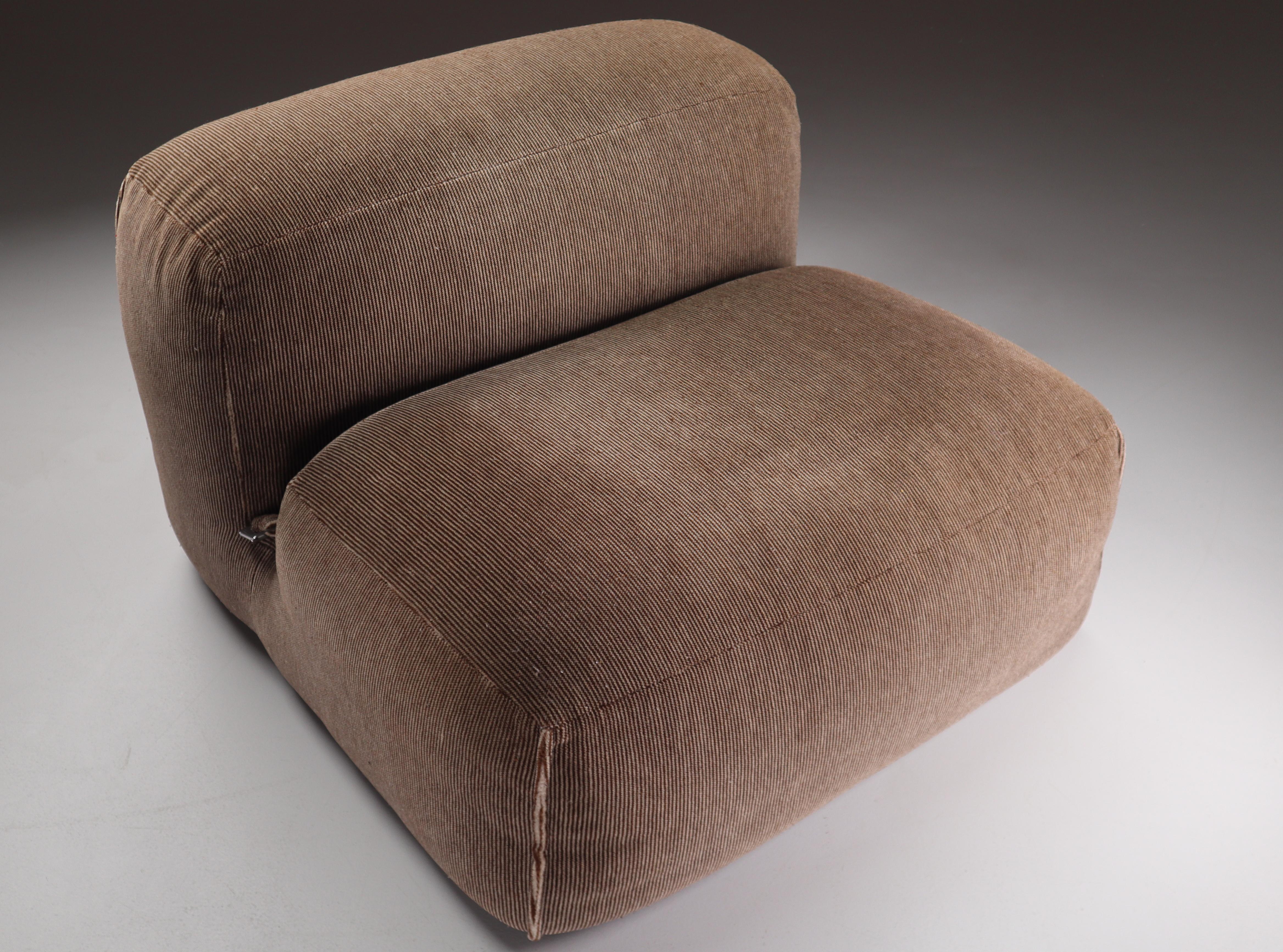 Mario Bellini 'Le Mura' Lounge Chair in Mohair Velvet by Cassina, Italy, 1972 1