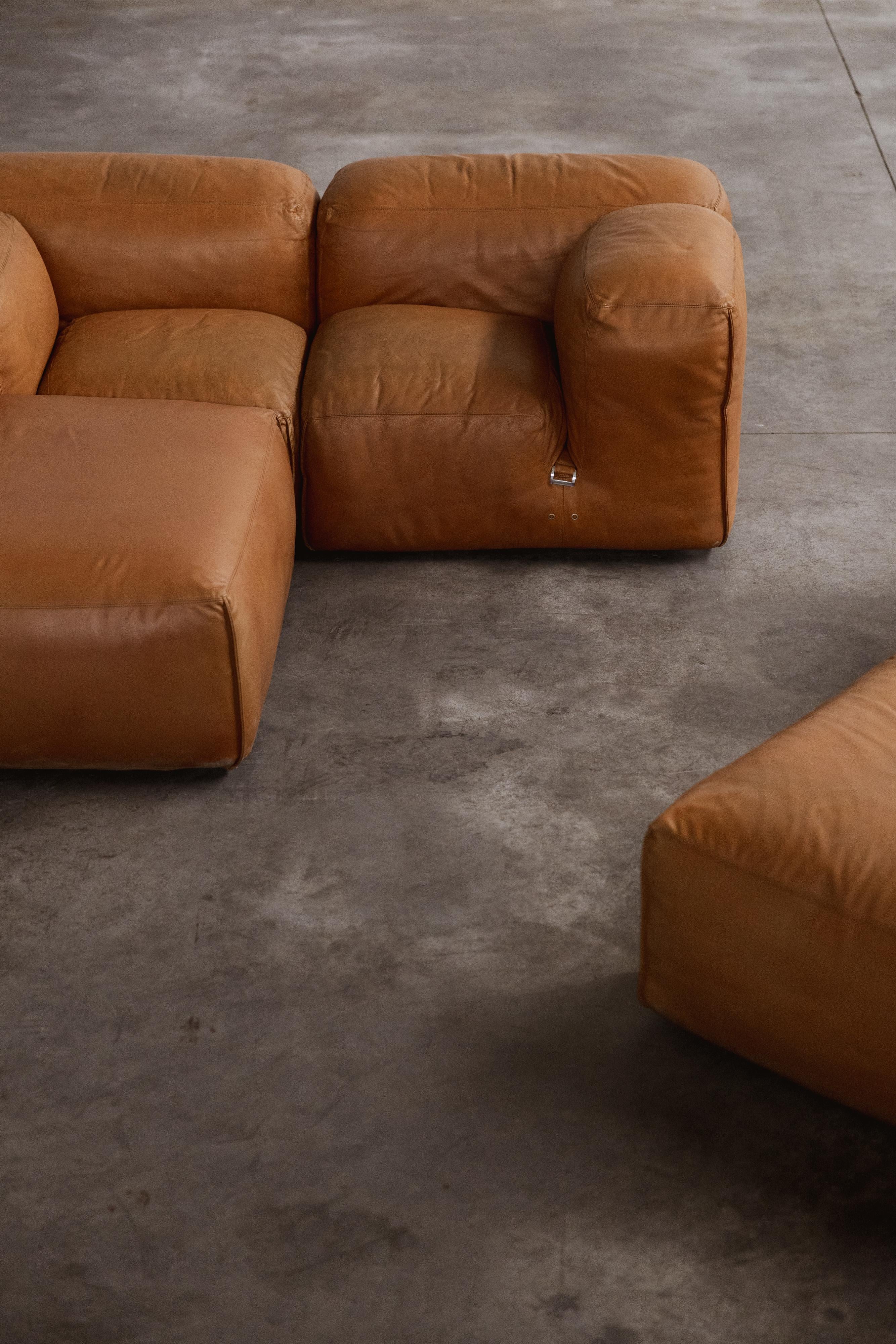Mario Bellini “Le Mura” Modular Sofa for Cassina, Cognac Leather, 1972, Set of 5 For Sale 4