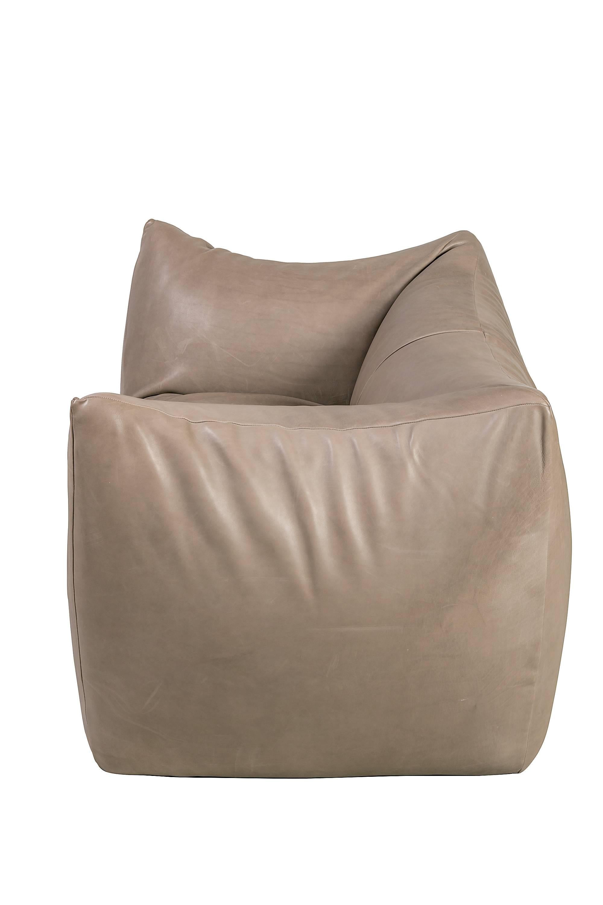 This chair are extraordinarily comfortable and an impressive scale.