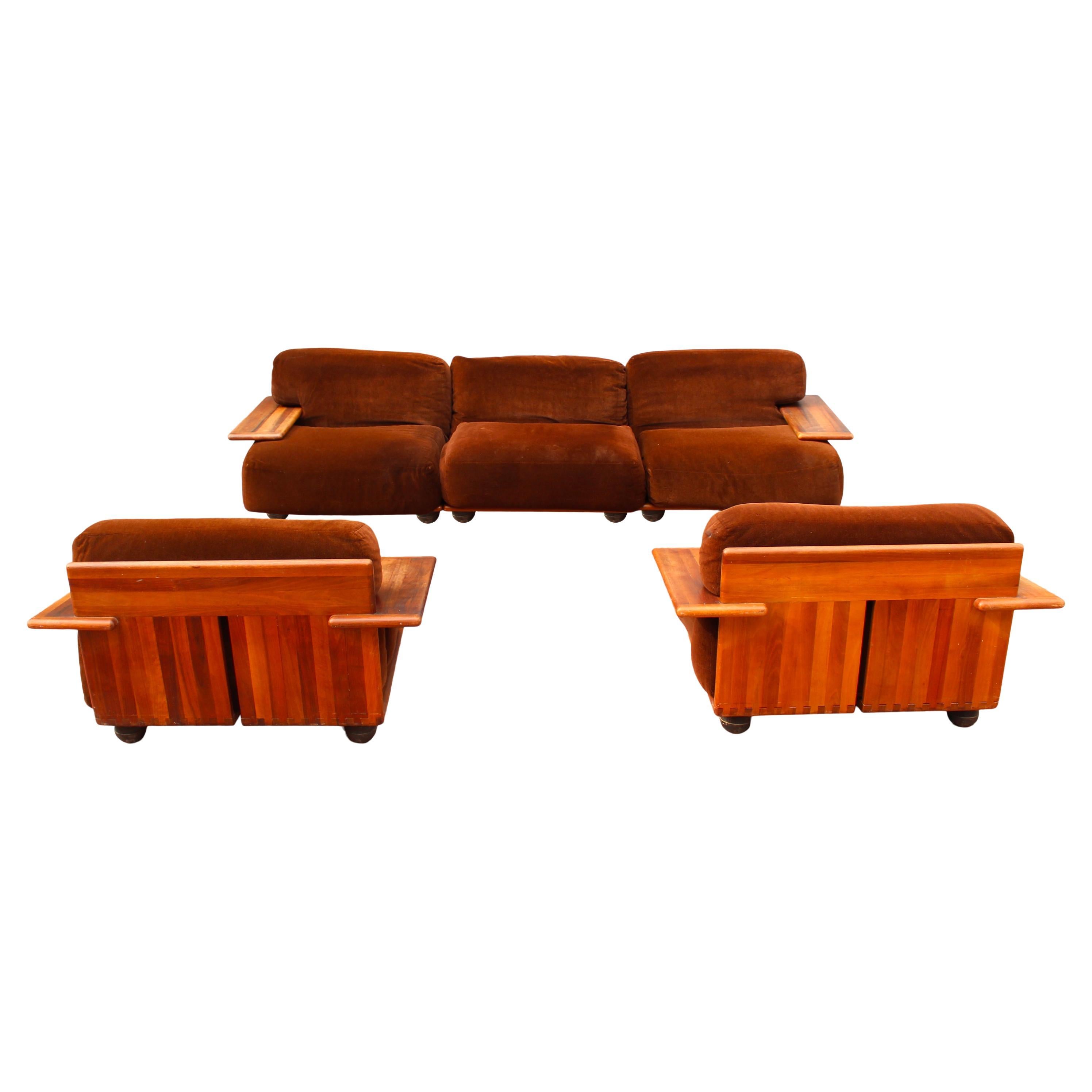 Pianura sectional sofa, designed by Mario Bellini and manufactured by the Italian brand Cassina in 1970.

The set is composed of a three seater sofa and two lounge chairs.

It features a brown velvet upholstery and a solid walnut
