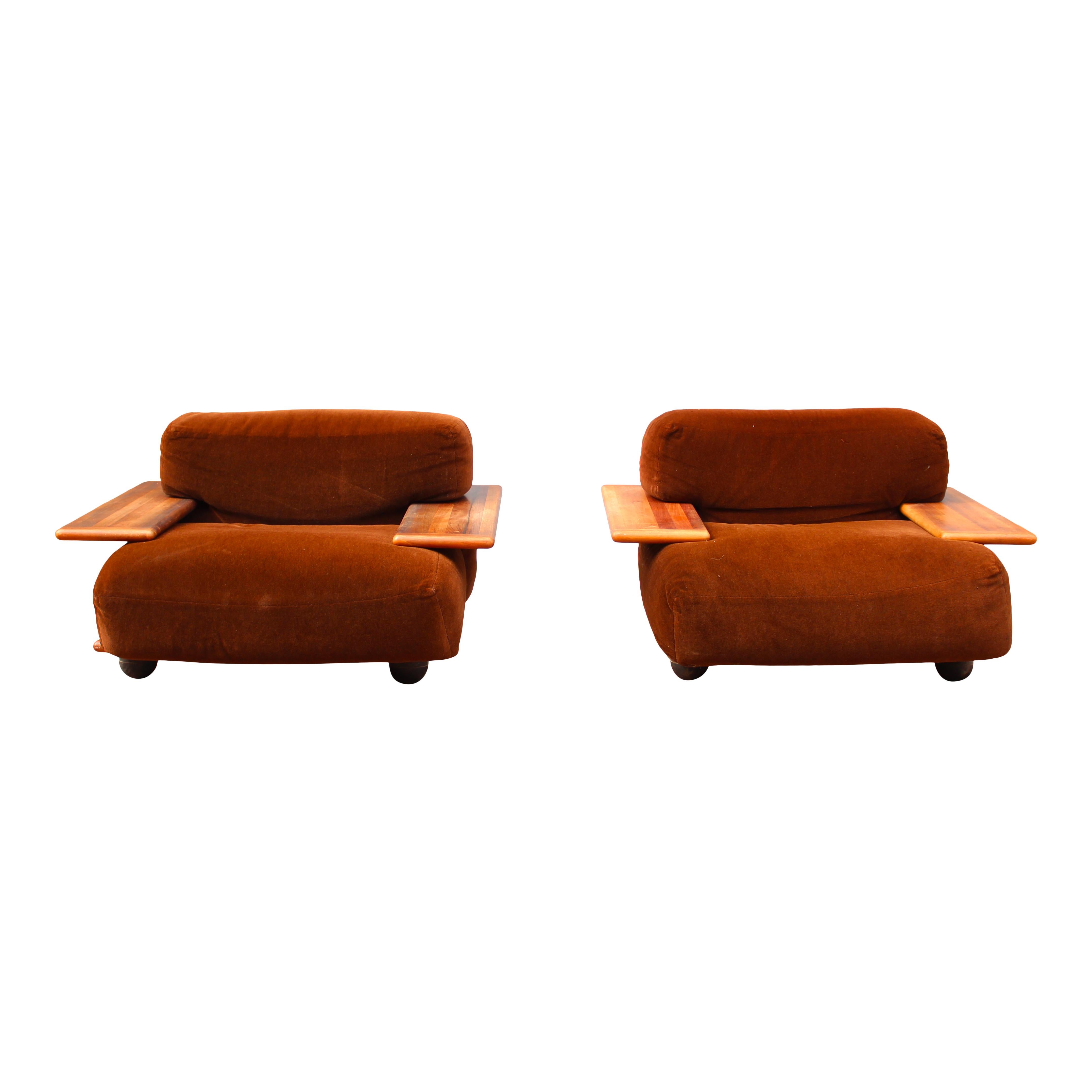 Late 20th Century Mario Bellini Midcentury Modern Brown Velvet Pianura Armchair for Cassina, 1970 For Sale
