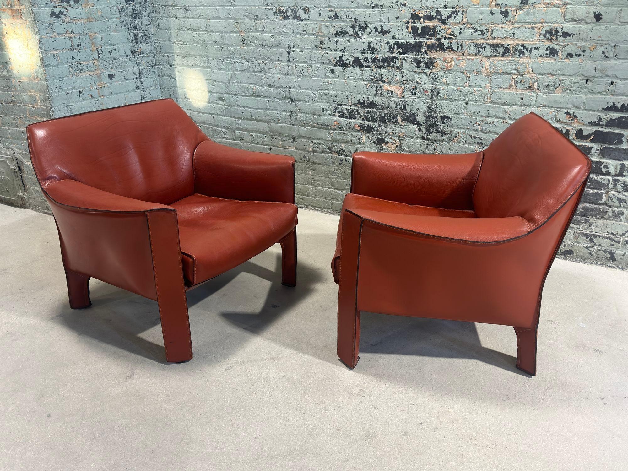 Mario Bellini Pair Leather Cab Lounge Chairs, Model 415, Italy 1970 In Good Condition In Chicago, IL