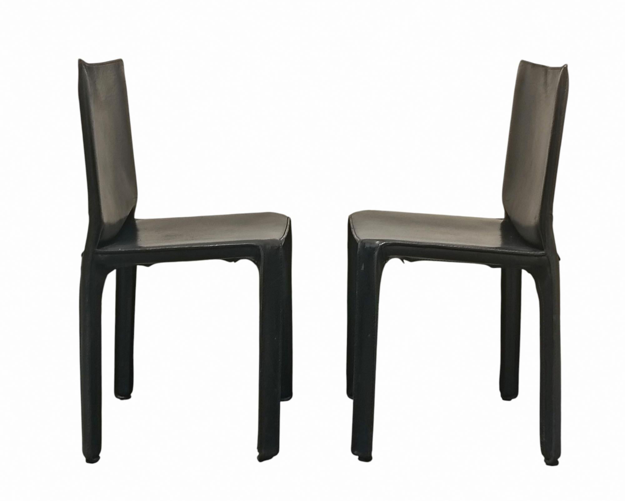 Mario Bellini für Cassina Ein Paar schwarze Lederstühle 