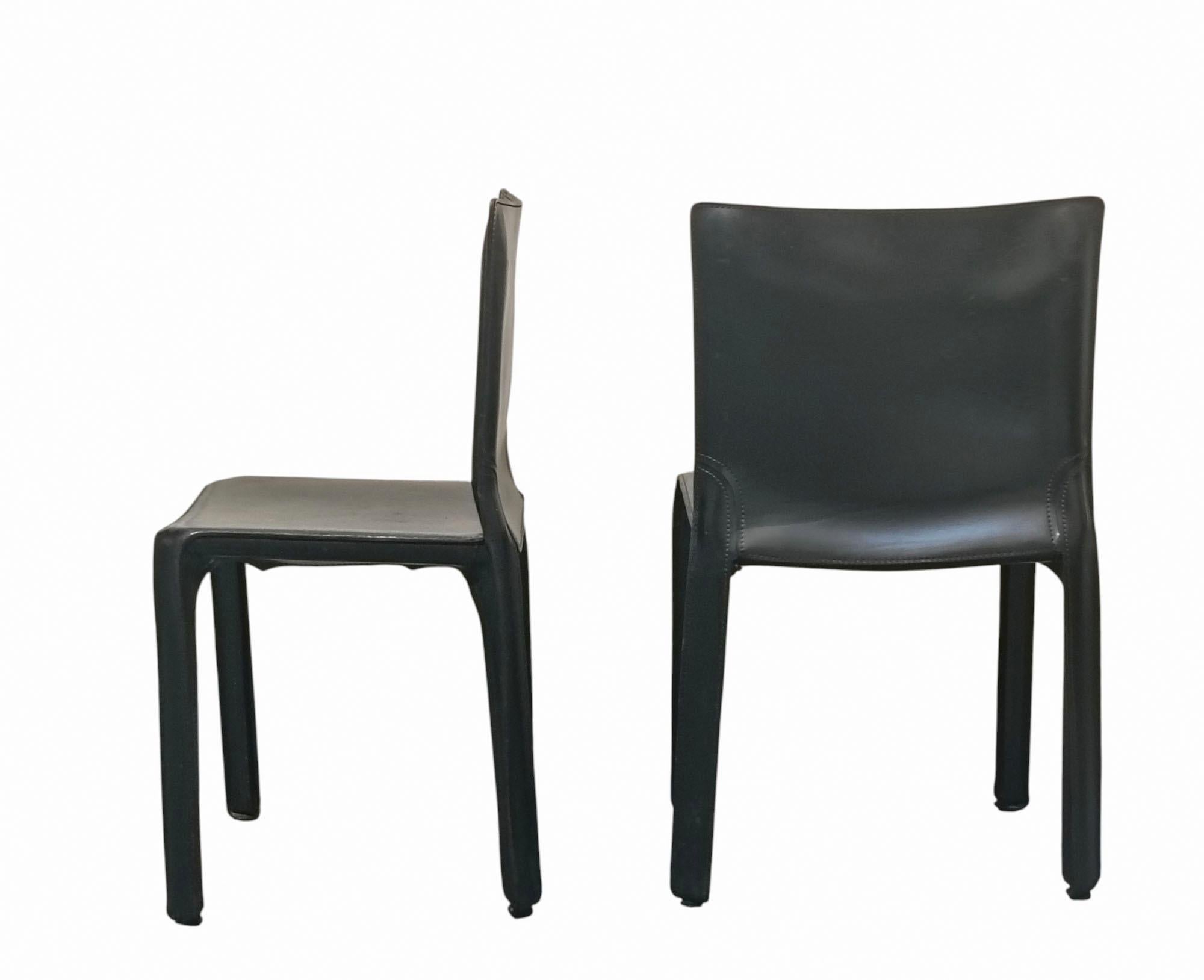 Mario Bellini für Cassina Ein Paar schwarze Lederstühle 