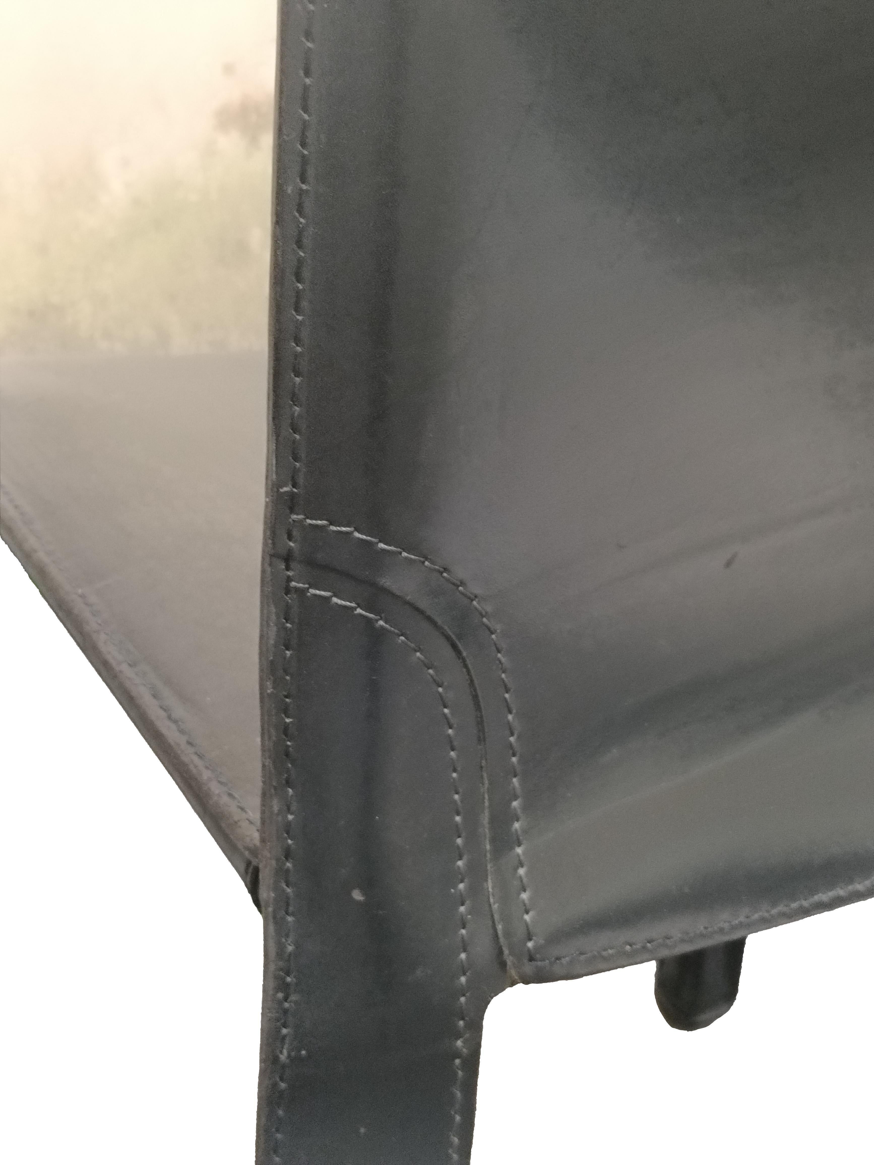 Mario Bellini für Cassina Ein Paar schwarze Lederstühle 