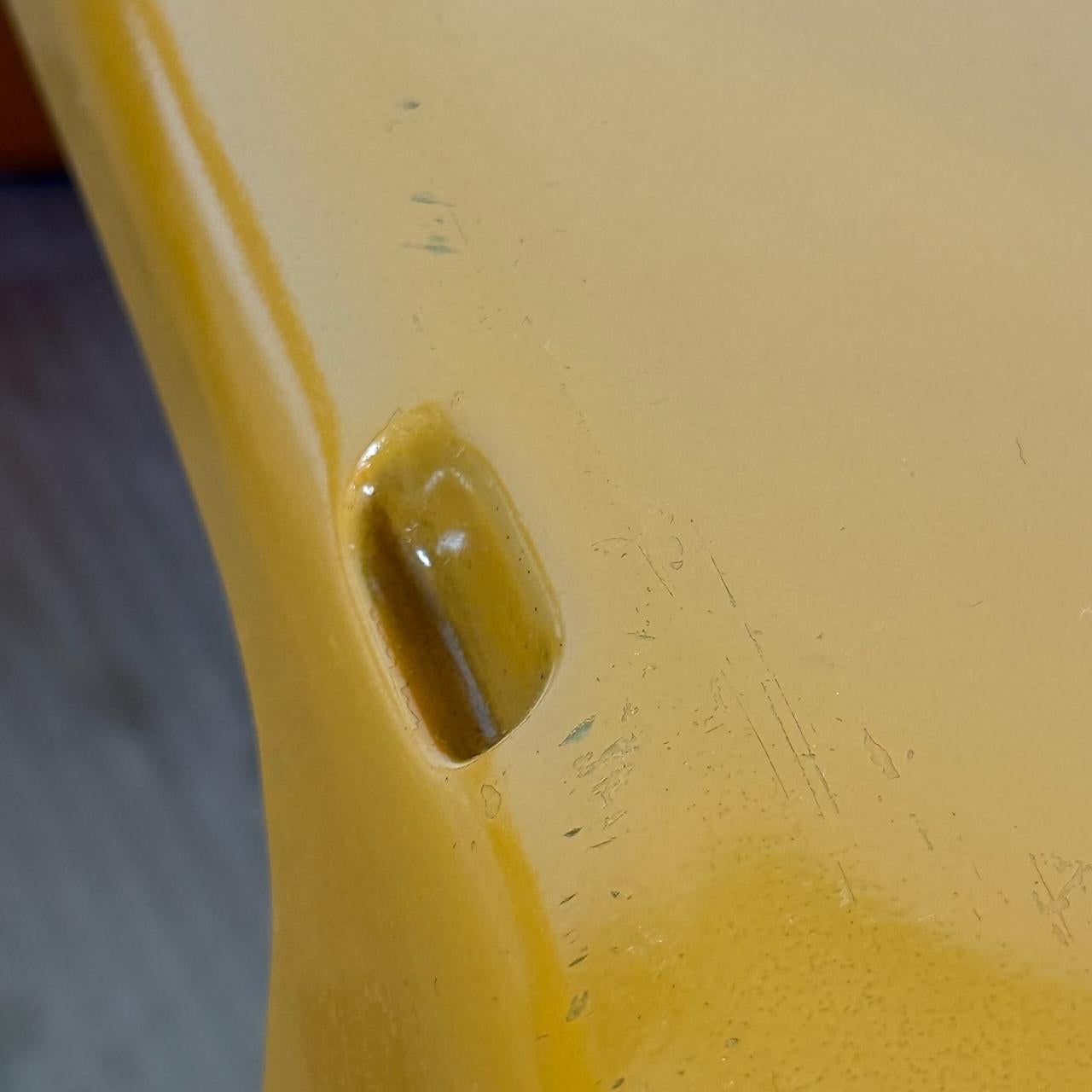 Italiano Mario Bellini 'Quattro Gatti' Tavolini C&B in resina giallo senape 1960s in vendita