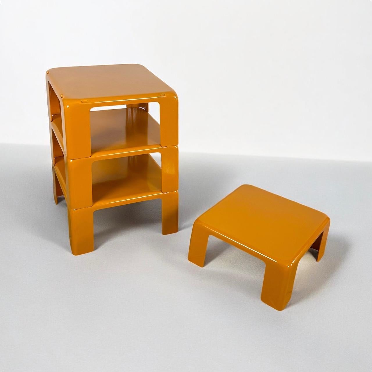 Metà XX secolo Mario Bellini 'Quattro Gatti' Tavolini C&B in resina giallo senape 1960s in vendita
