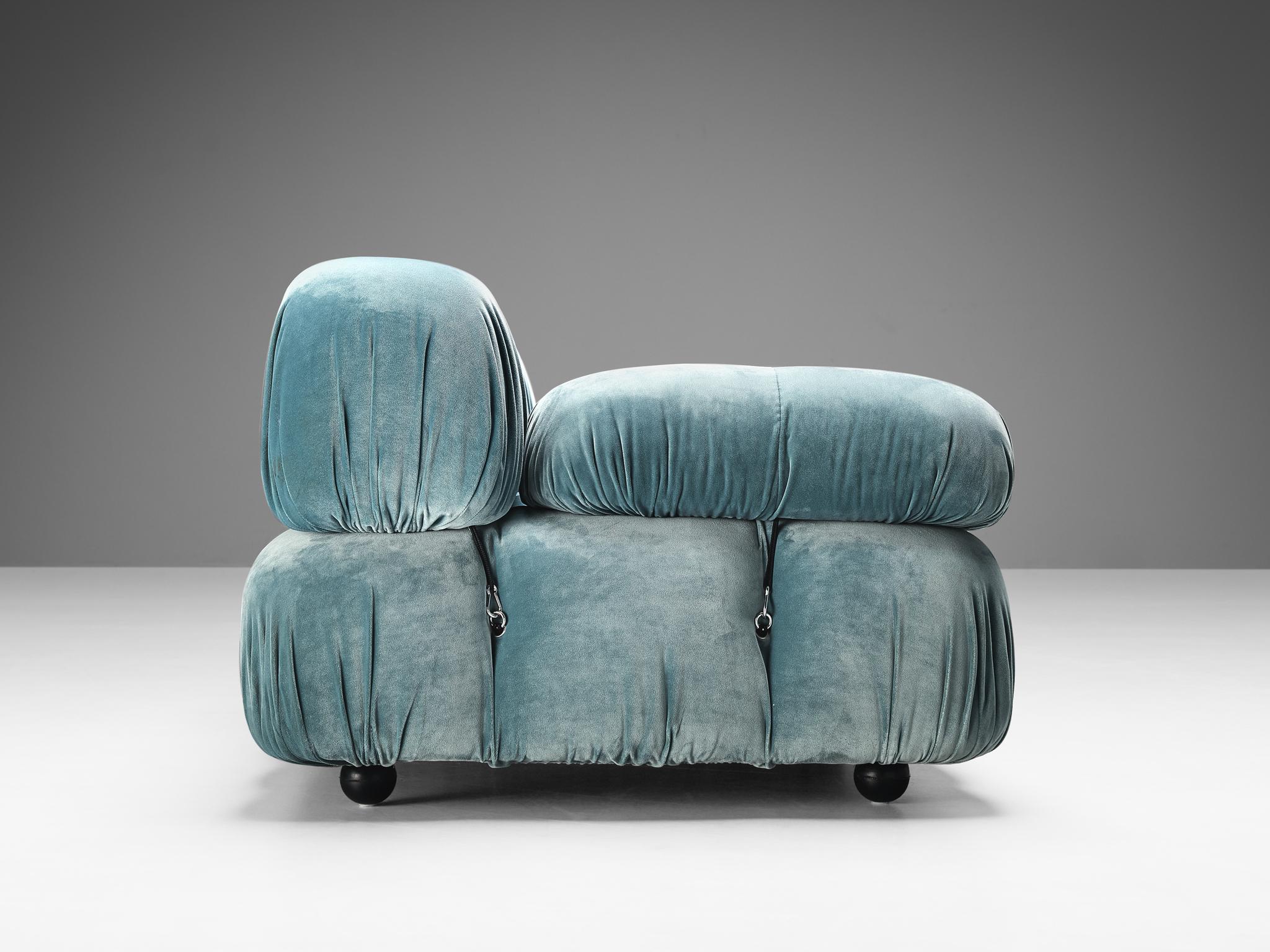 Modulares Sofa „Camaleonda“ von Mario Bellini aus hellblauem Samt, neu gepolstert  (Metall) im Angebot