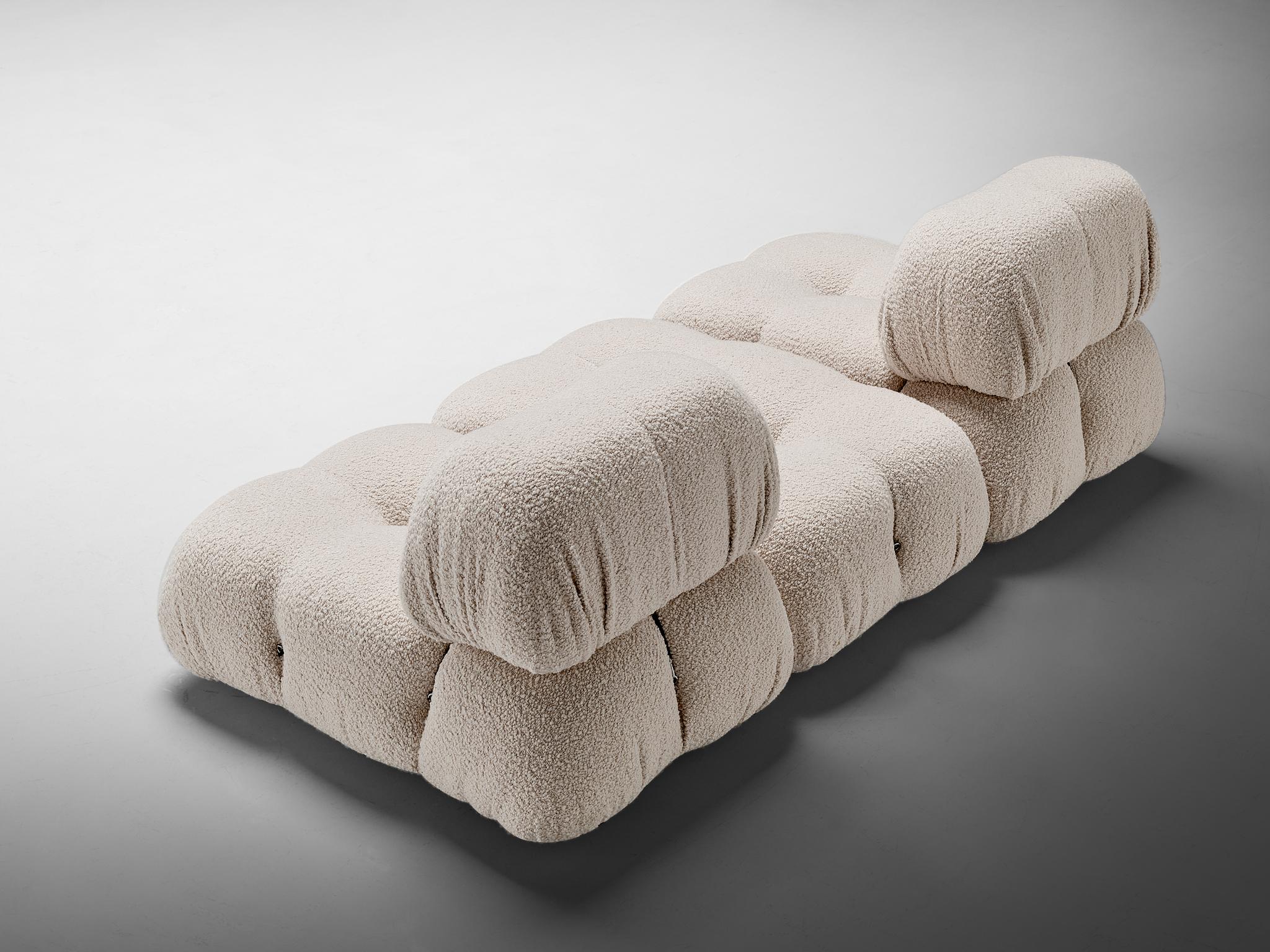 Mario Bellini Neu gepolstertes modulares Sofa 'Camaleonda' aus weißem Bouclé (Ende des 20. Jahrhunderts) im Angebot