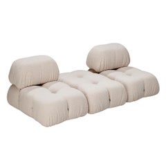 Mario Bellini Neu gepolstertes modulares Sofa 'Camaleonda' aus weißem Bouclé