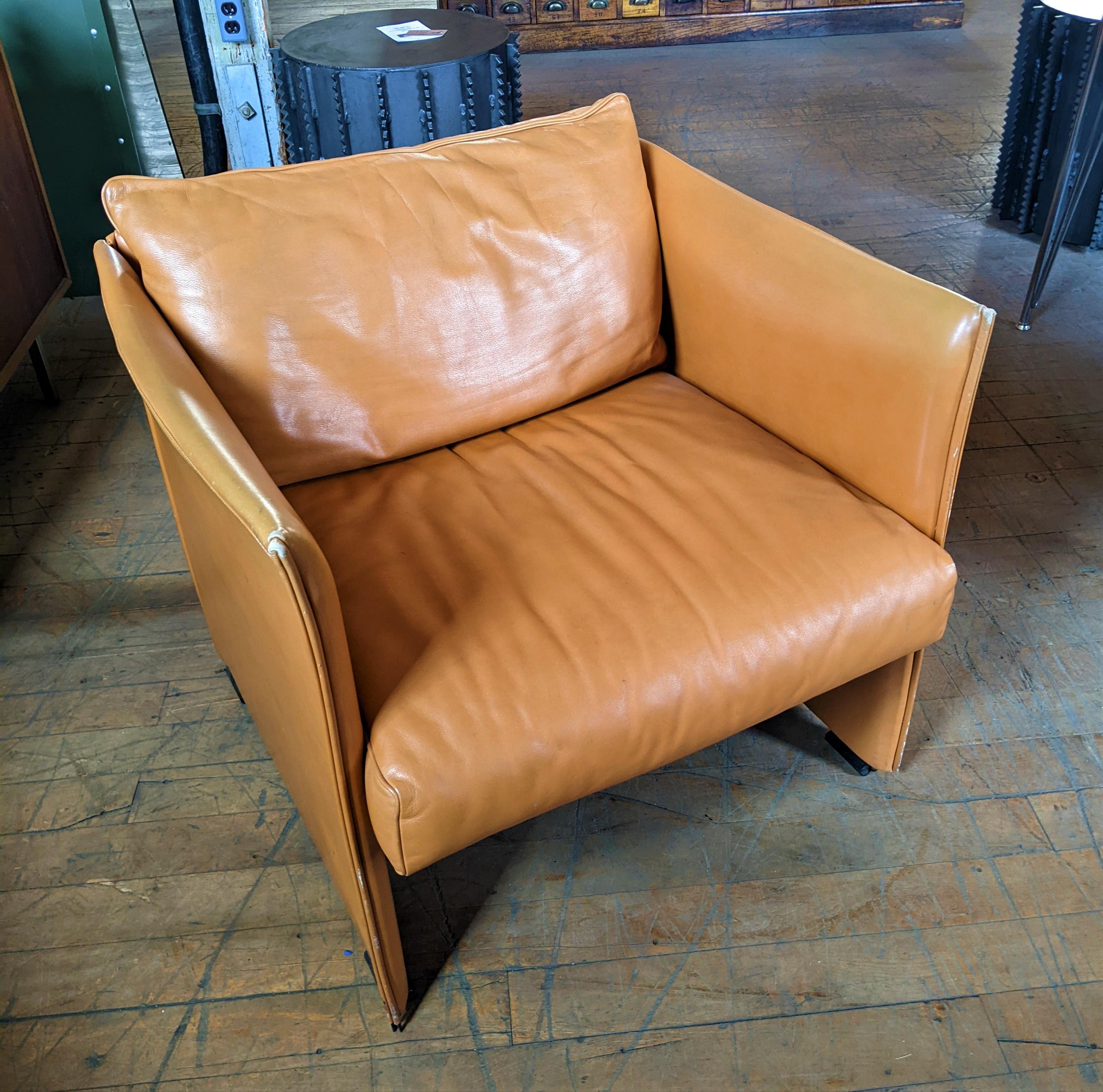 Authentic Vintage Mid-Century Modern Armchair by Mario Bellini

Overall Dimensions: 31