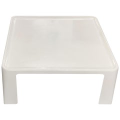 Mario Bellini White Fibreglass "Amanta" Italian Coffee Table for C&B, 1960s