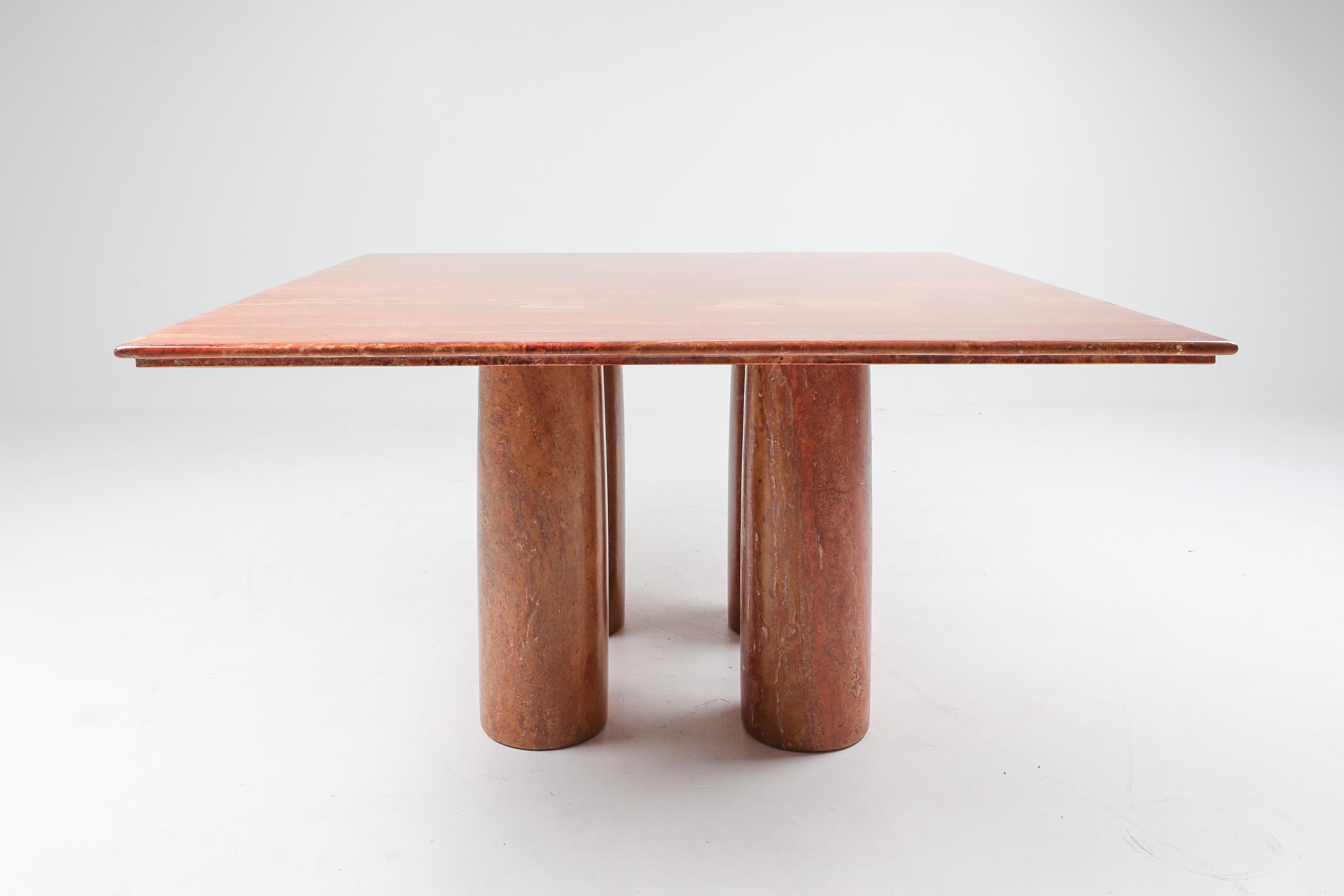 Postmoderne Table de salle à manger Il Collonato en travertin rouge de Mario Bellini