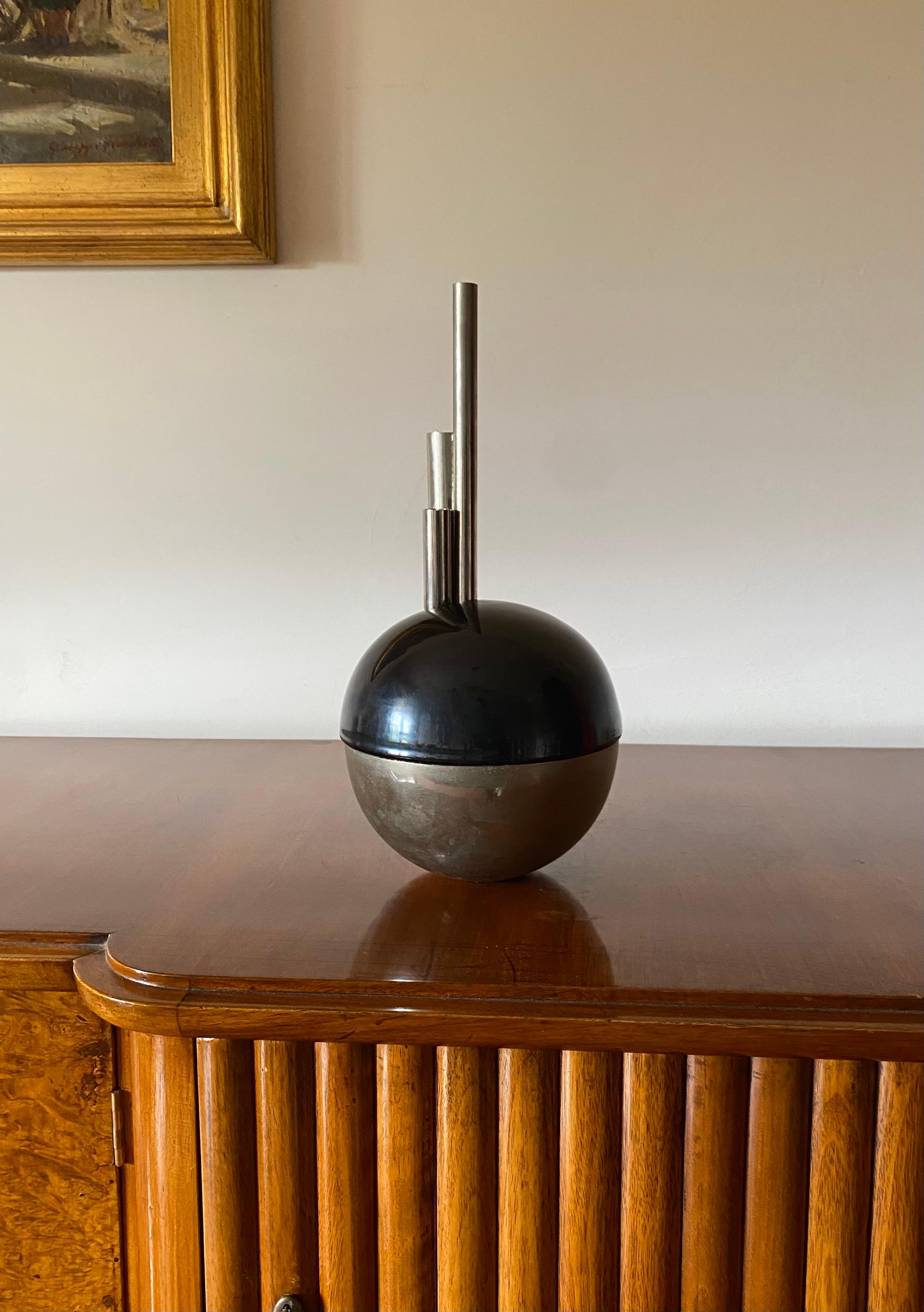 Spherical matt glazed ceramic vase designed by Mario Bertozzi

Marber Italy, 1970s

Matt glazed ceramic, silver-plated

36,5 h x 17,5 cm diam.

Label on the base

Conditions: very good consistent with age and use, barely visible chip on a side,