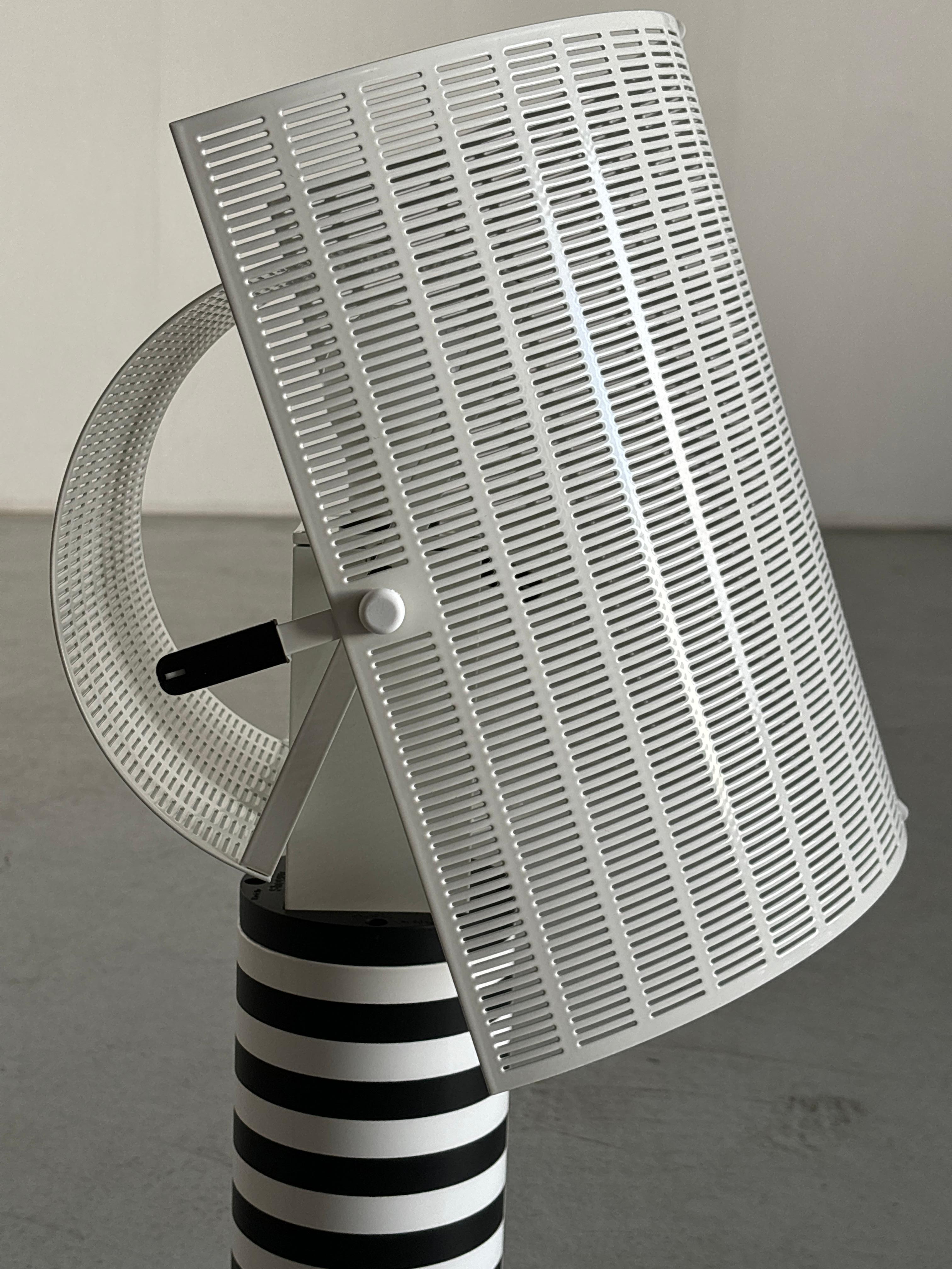 Lampada da tavolo girevole bicolore 'Shogun' di Mario Botta per Artemide, 1986 Italia in vendita 4
