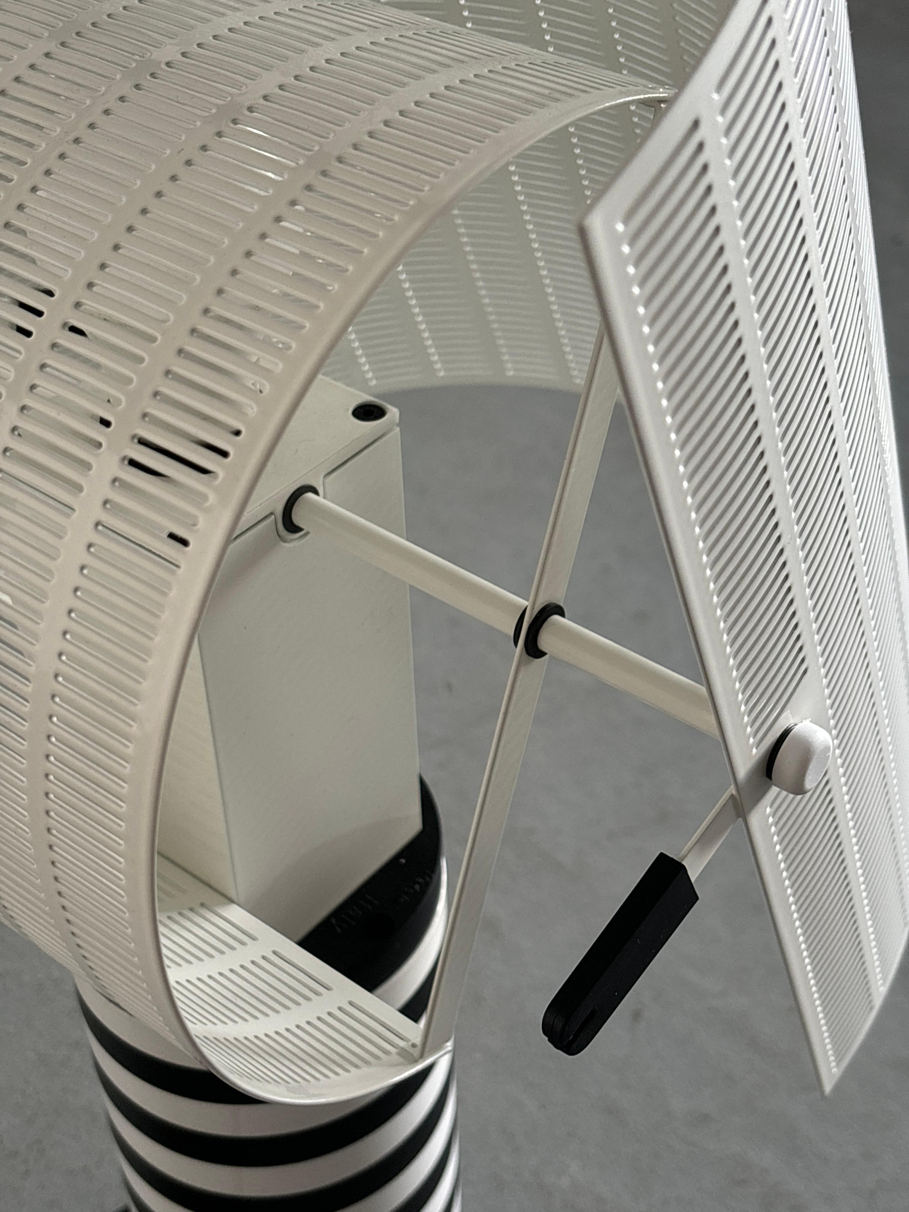 Lampada da tavolo girevole bicolore 'Shogun' di Mario Botta per Artemide, 1986 Italia in vendita 6