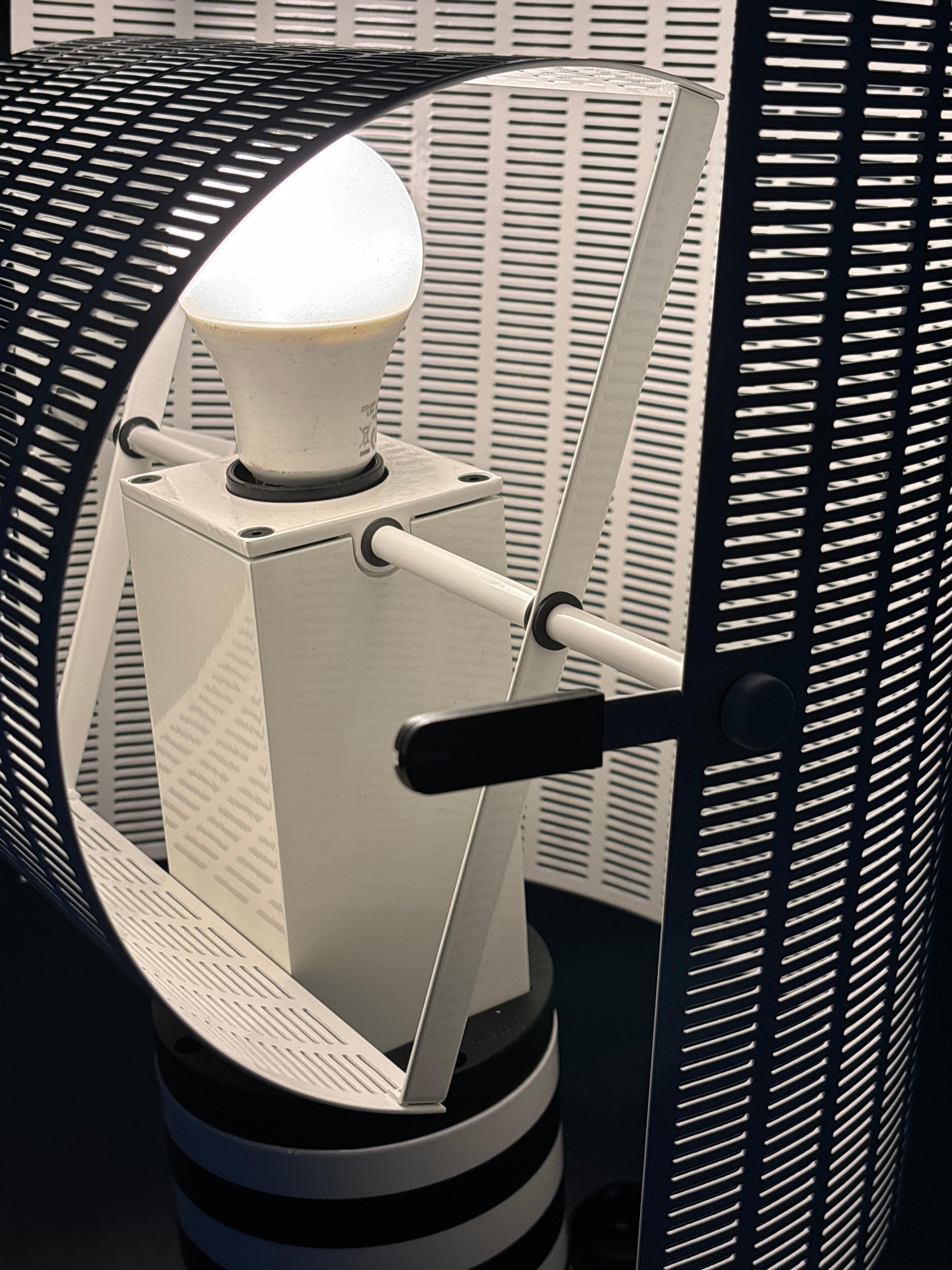 Lampada da tavolo girevole bicolore 'Shogun' di Mario Botta per Artemide, 1986 Italia in vendita 7