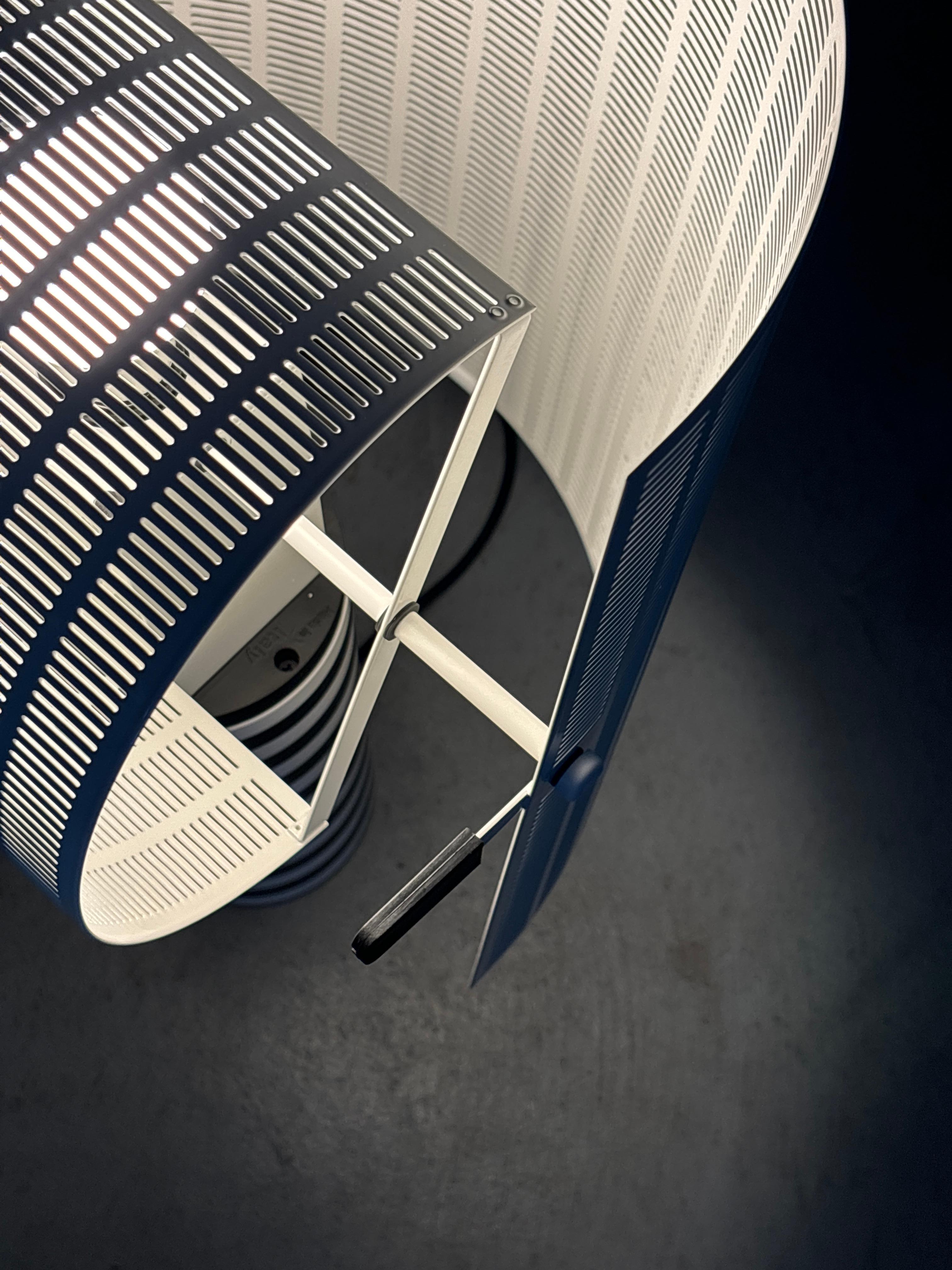 Lampada da tavolo girevole bicolore 'Shogun' di Mario Botta per Artemide, 1986 Italia in vendita 8