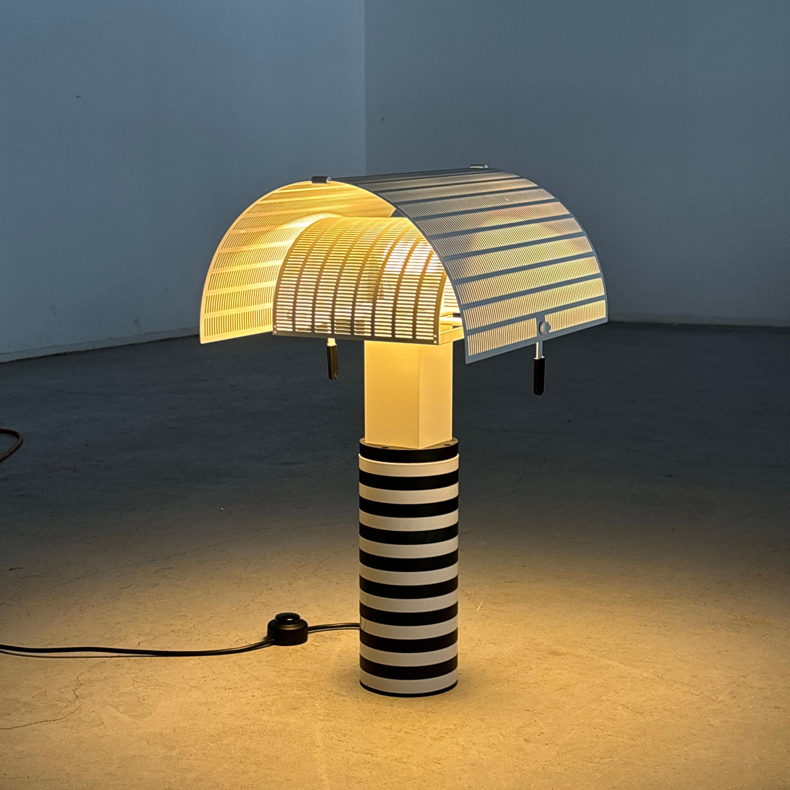 Postmoderno Lampada da tavolo girevole bicolore 'Shogun' di Mario Botta per Artemide, 1986 Italia in vendita