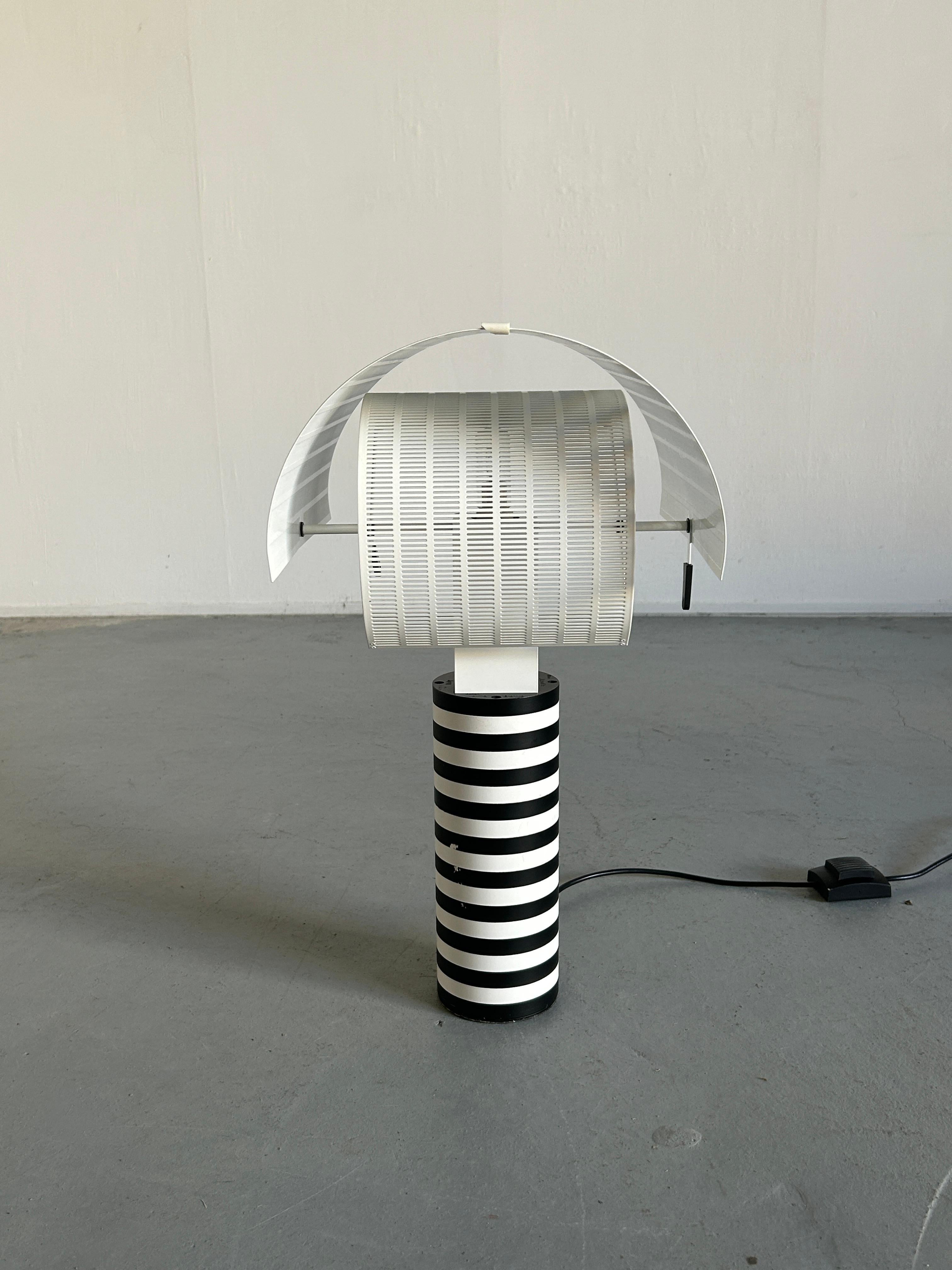 Late 20th Century Mario Botta 'Shogun' Pivoting Bicolor Table Lamp for Artemide, 1986 Italy