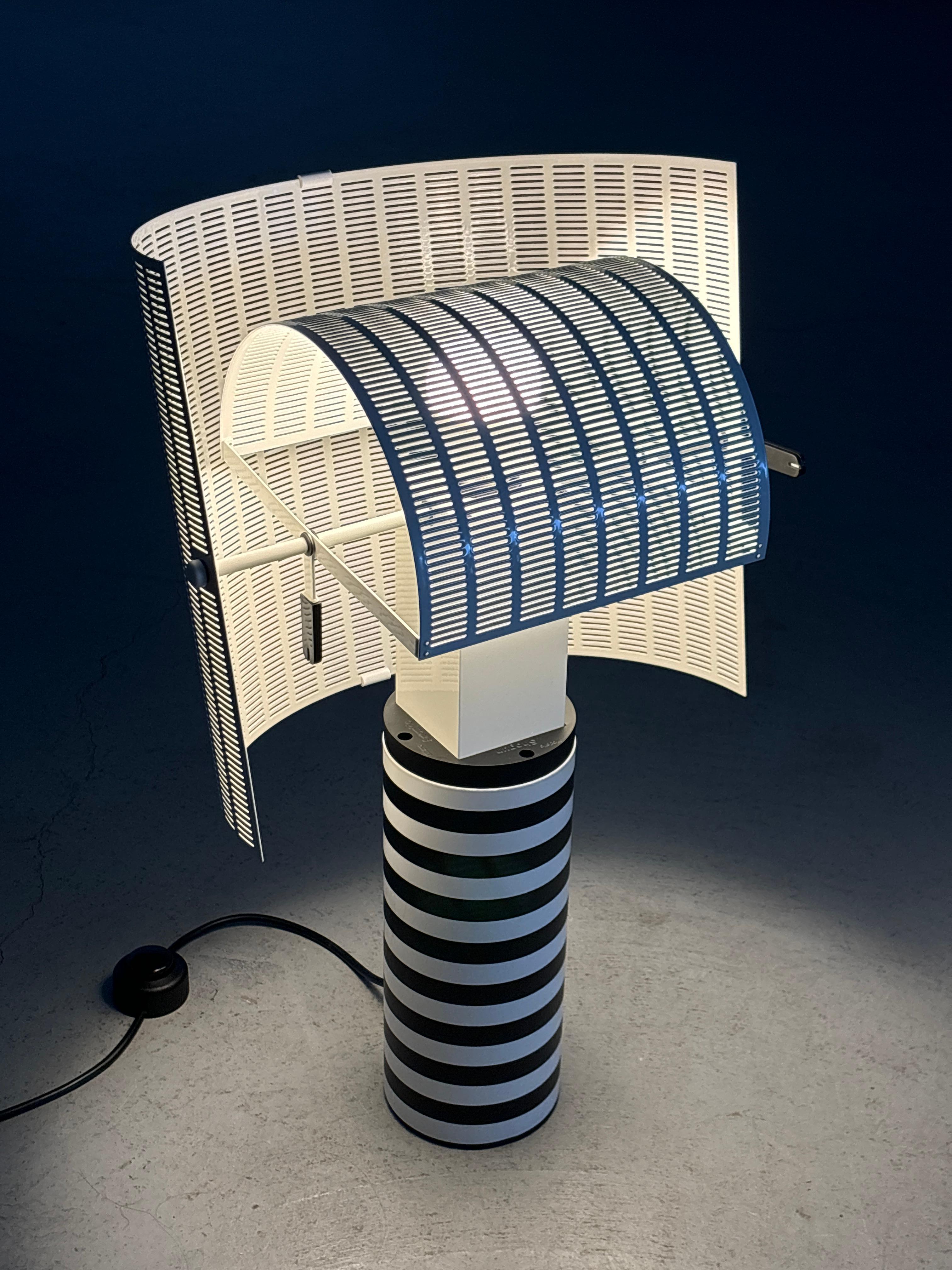 Fine XX secolo Lampada da tavolo girevole bicolore 'Shogun' di Mario Botta per Artemide, 1986 Italia in vendita