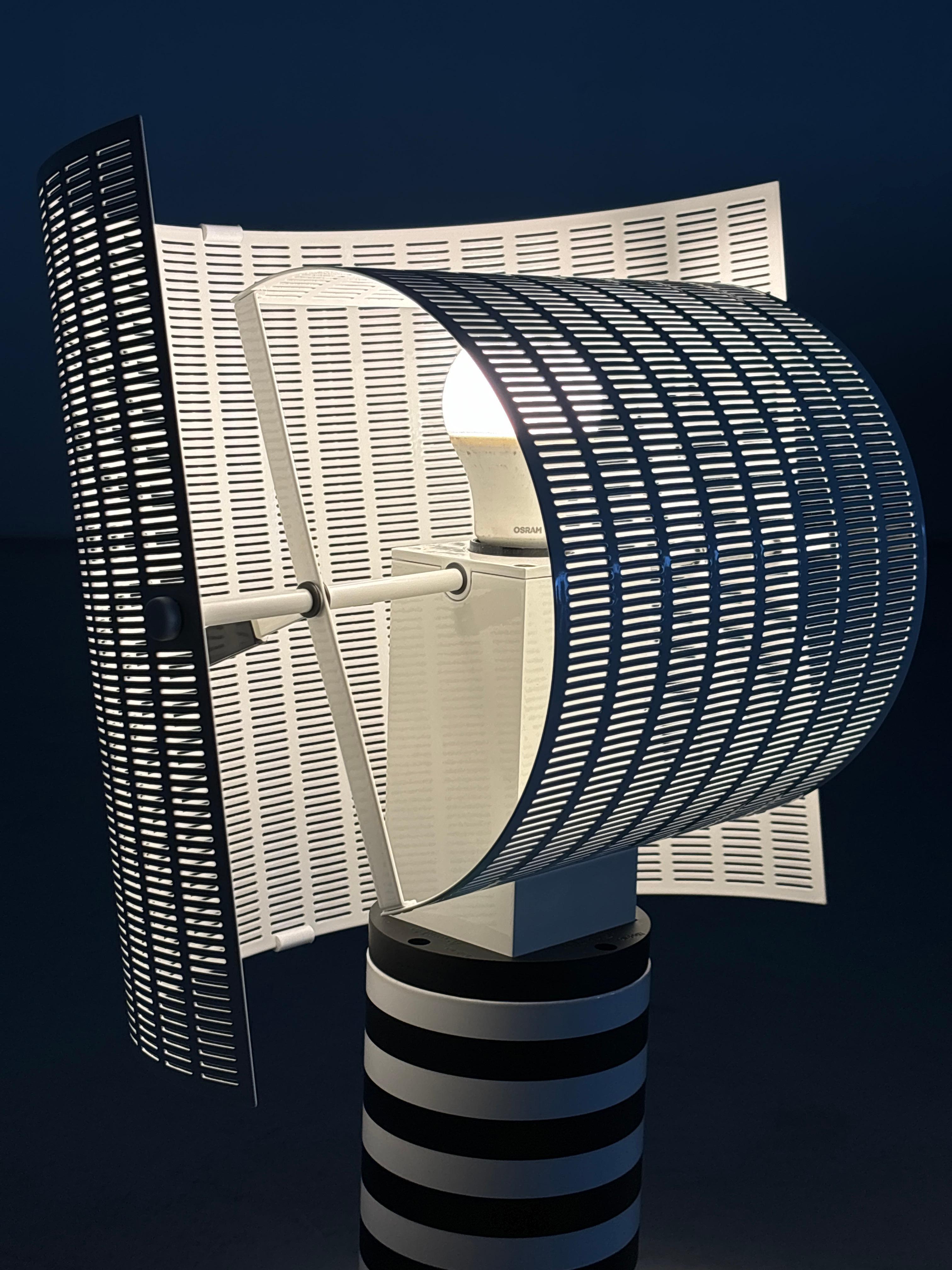 Metallo Lampada da tavolo girevole bicolore 'Shogun' di Mario Botta per Artemide, 1986 Italia in vendita
