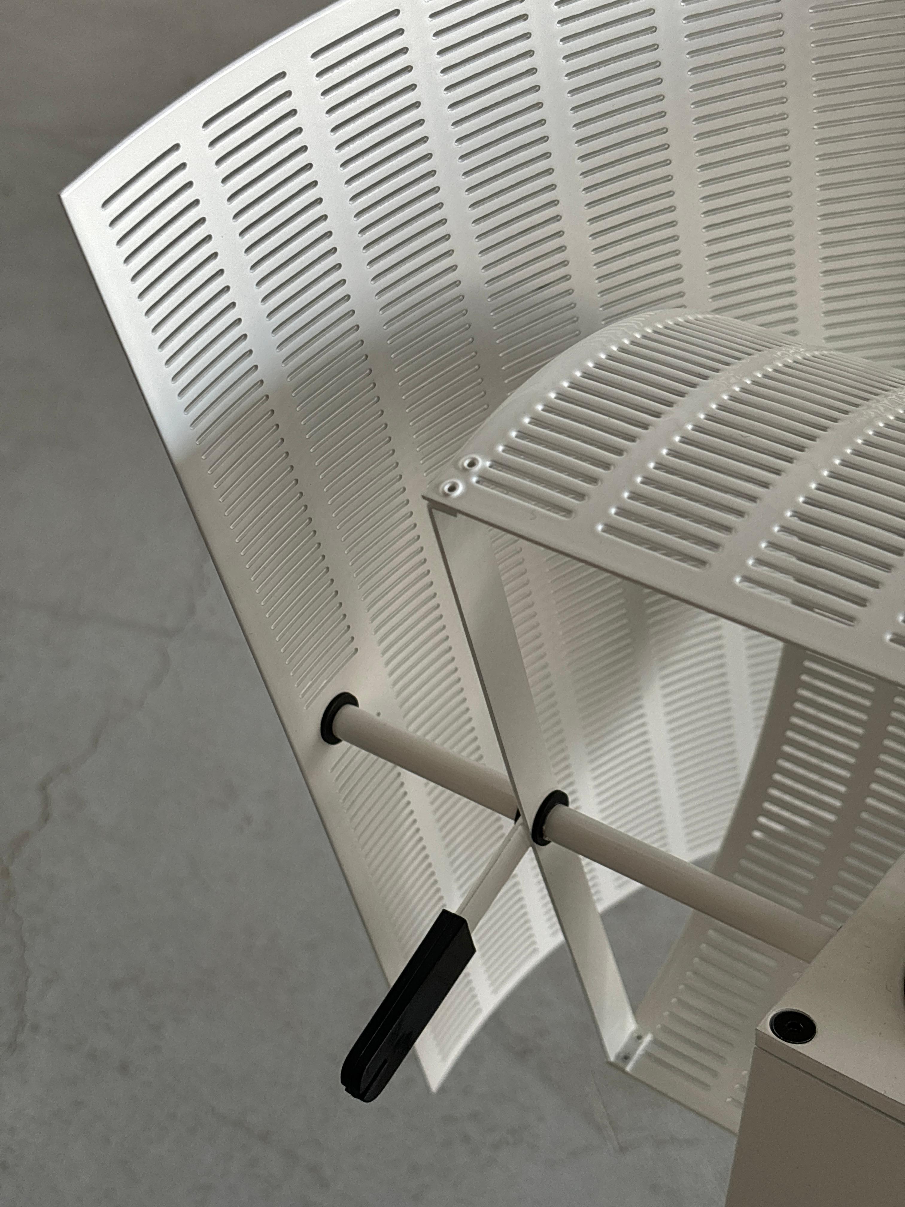 Lampada da tavolo girevole bicolore 'Shogun' di Mario Botta per Artemide, 1986 Italia in vendita 2