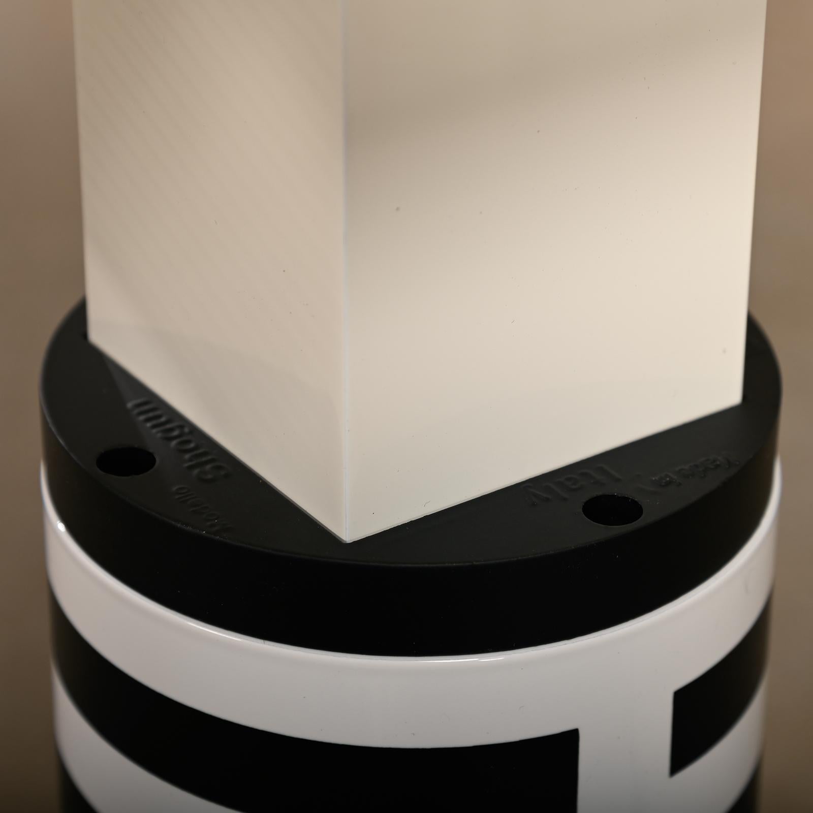 Mario Botta Shogun Table Lamp in black and white for Artemide, Italy For Sale 3