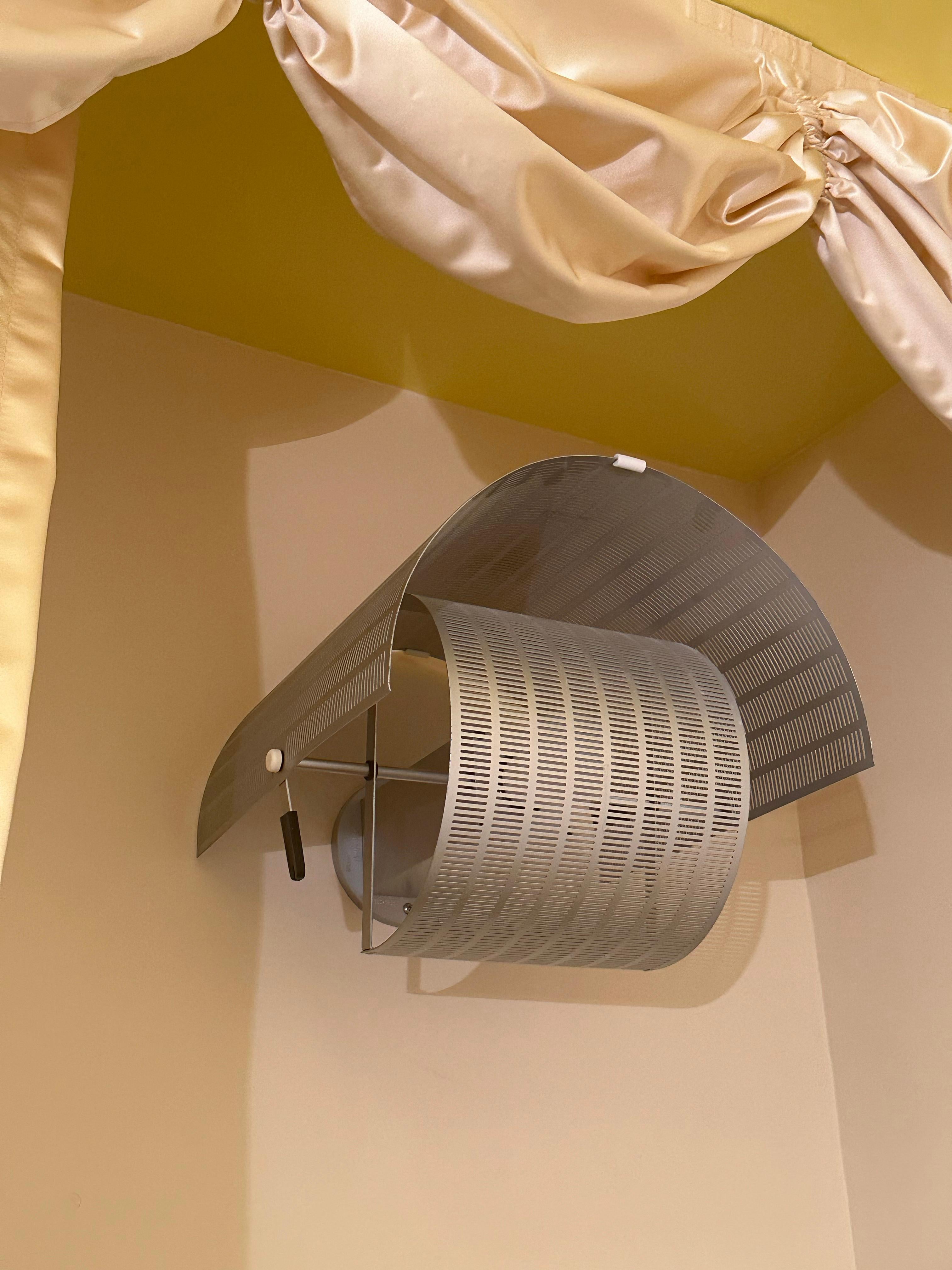 Mario Botta, Silver Shogun Wall Light Sconce by Artemide, Italy In Good Condition For Sale In PARIS, FR