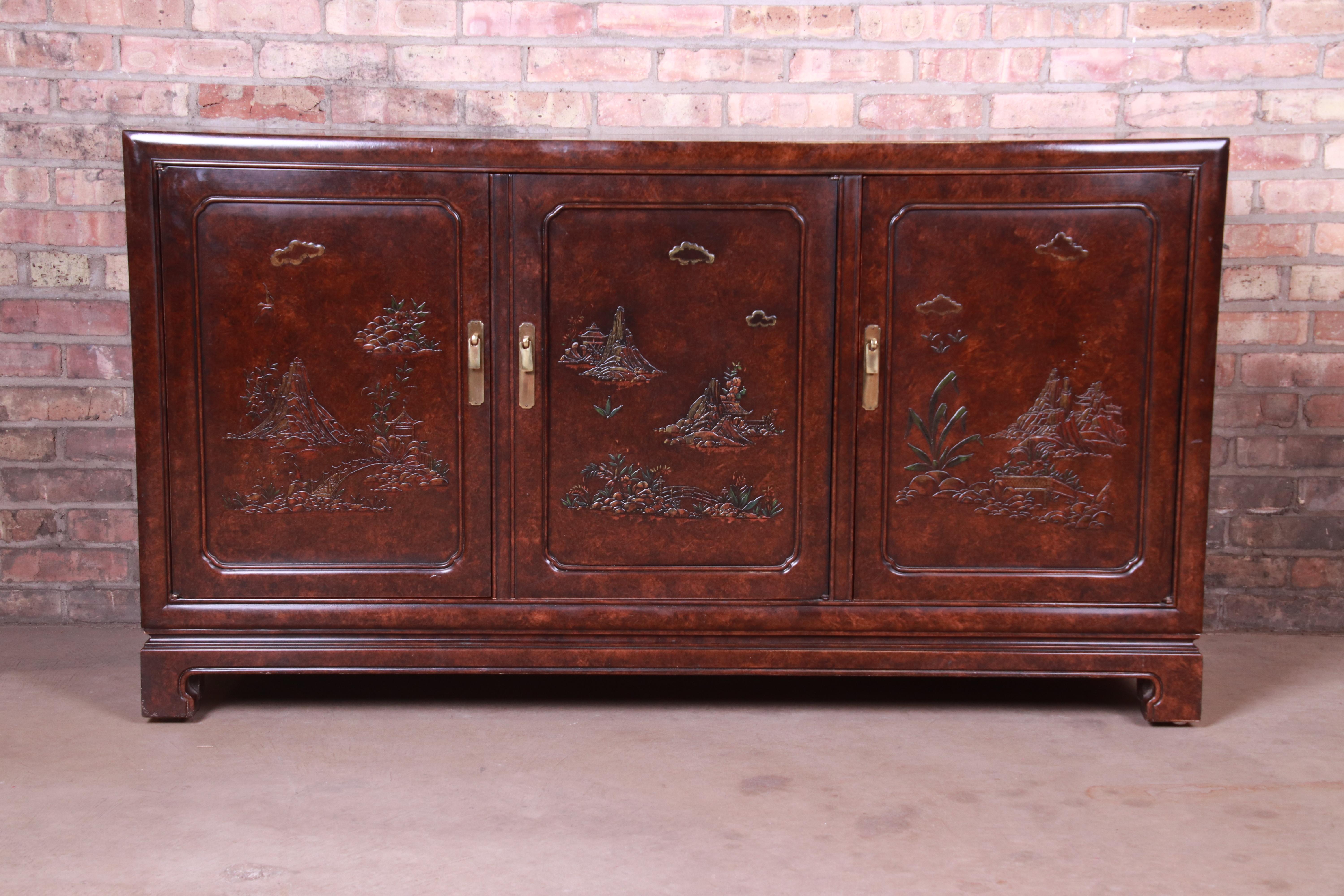 A gorgeous Mid-Century Modern Hollywood Regency chinoiserie sideboard, credenza, or bar cabinet

By Mario Buatta for John Widdicomb,

USA, circa 1970s

Faux tortoiseshell finish, with Asian nature scenes and original brass