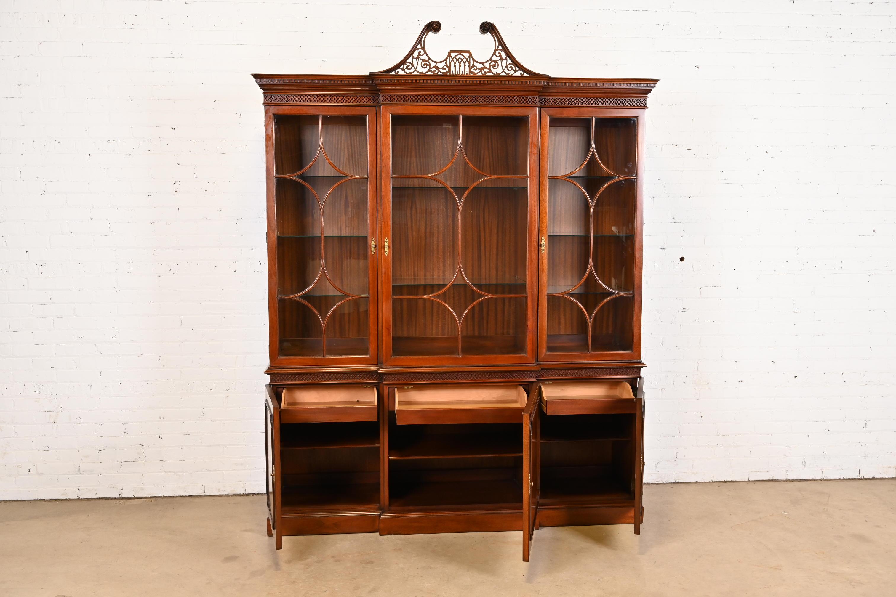 Brass Mario Buatta for John Widdicomb Georgian Carved Mahogany Breakfront Bookcase