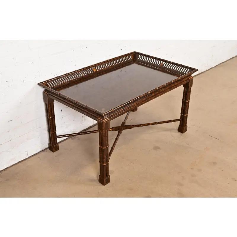 Mario Buatta für John Widdicomb Hollywood Regency Chinoiserie Couchtisch im Zustand „Gut“ im Angebot in South Bend, IN