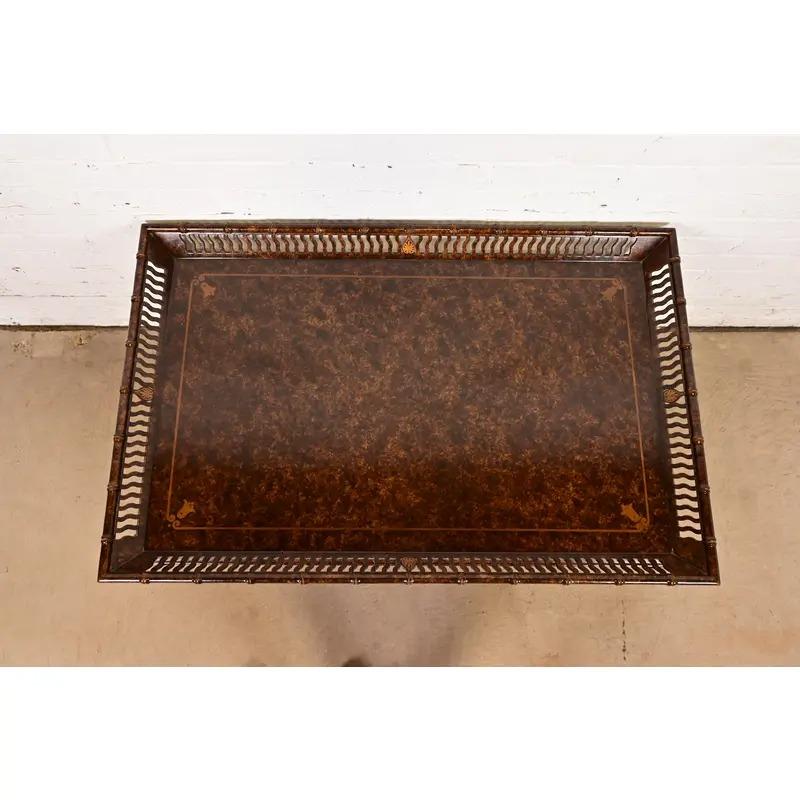 Mario Buatta für John Widdicomb Hollywood Regency Chinoiserie Couchtisch (Kunstbambus) im Angebot