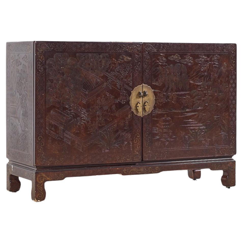 Mario Buatta para John Widdicomb Credenza Chinoiserie de mediados de siglo en venta