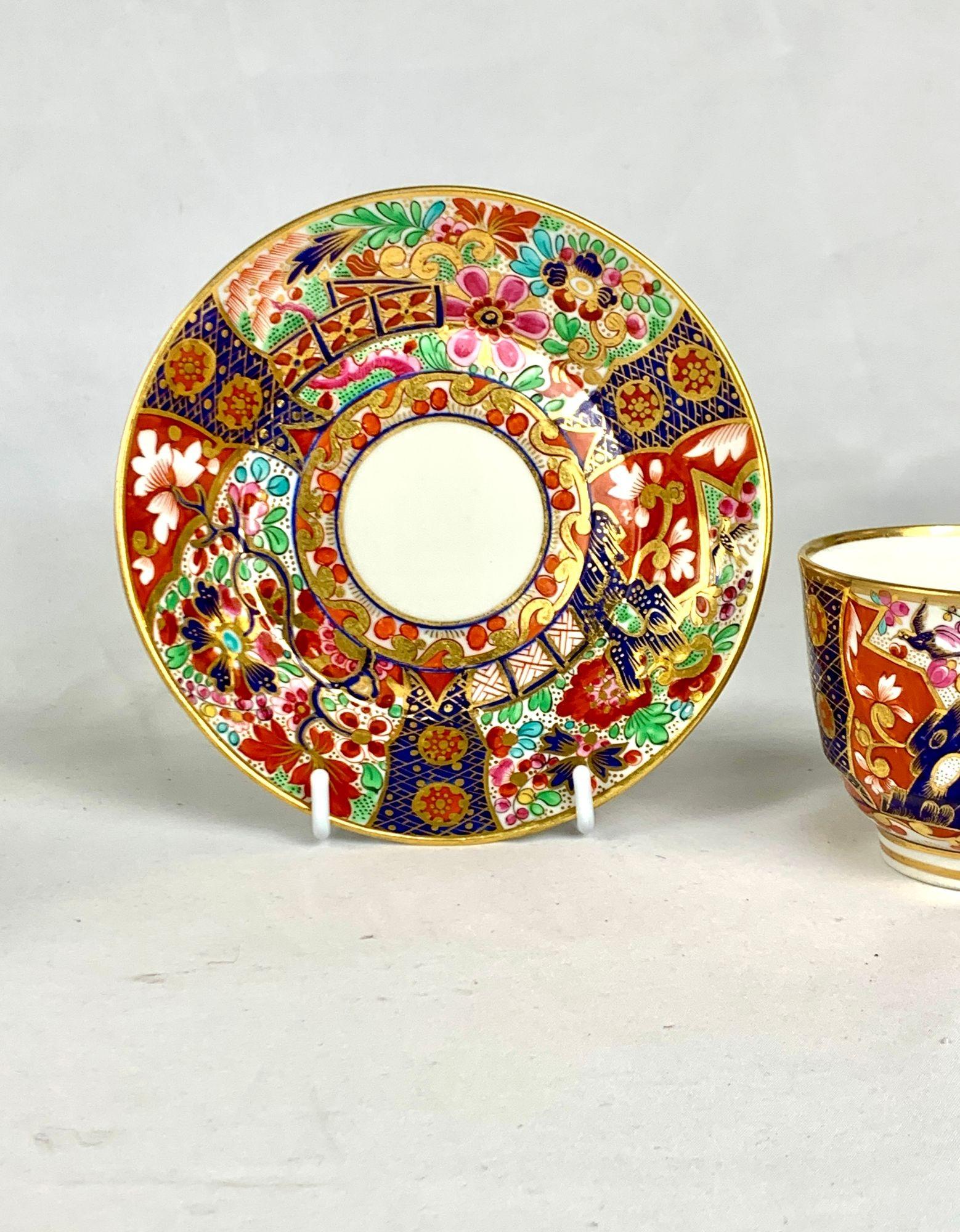 Pareja de tazas y platillos patrón de Mario Buatta BFB Worcester Pintados a mano C- 1810 Porcelana en venta