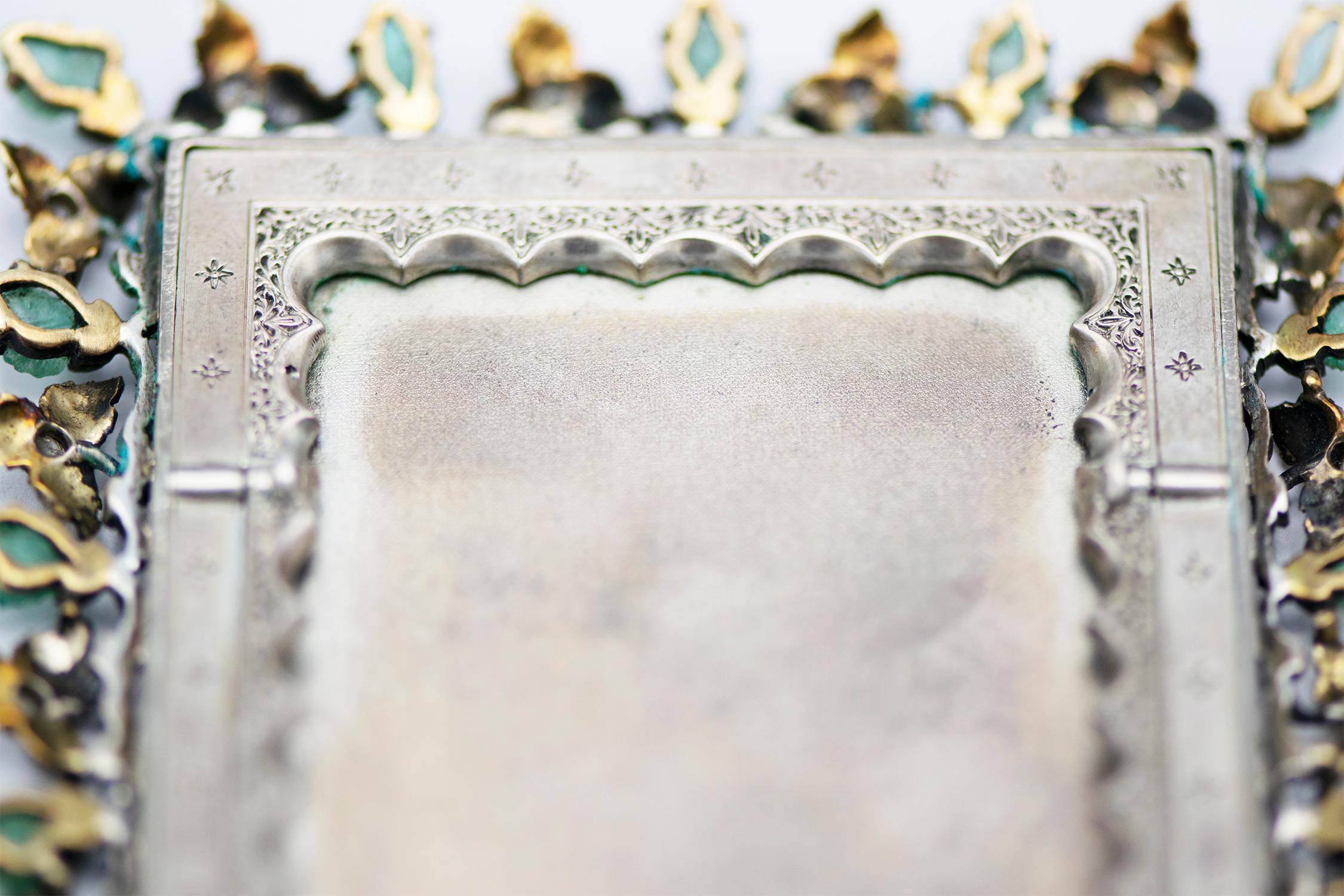 Round Cut Mario Buccelati 18 Karat Gold Carved Emerald Diamond Frame