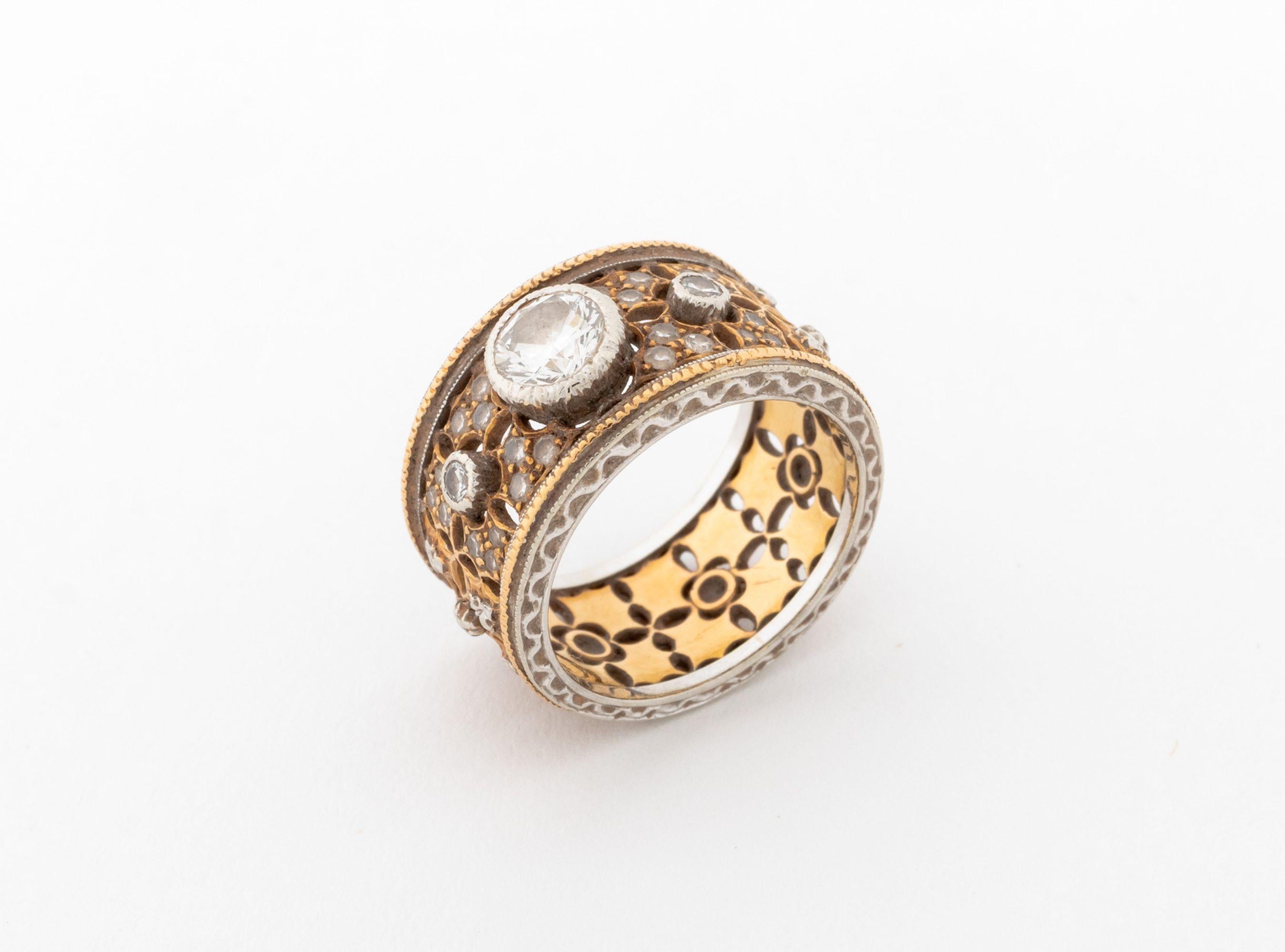 Mario Buccellati 18K Gelb & Weißgold Diamond Ring, mit einem zentrierten Lünette gesetzt runden Brillanten ca. 0,85 Karat, G-H Farbe / VS Klarheit, weiter mit sechsundzwanzig Pflaster und Lünette gesetzt runden facettierten Diamanten mit einem