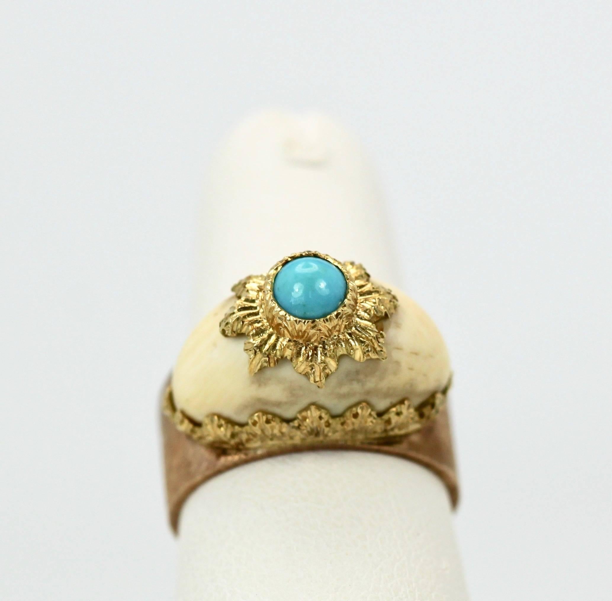 Pour tous les collectionneurs de Buccellati, voici une pièce rare à collectionner. Elles ont été réalisées par le maître lui-même au début des années 1960 et signées comme telles. Cette bague est dotée d'un dos ouvert permettant d'adapter la taille