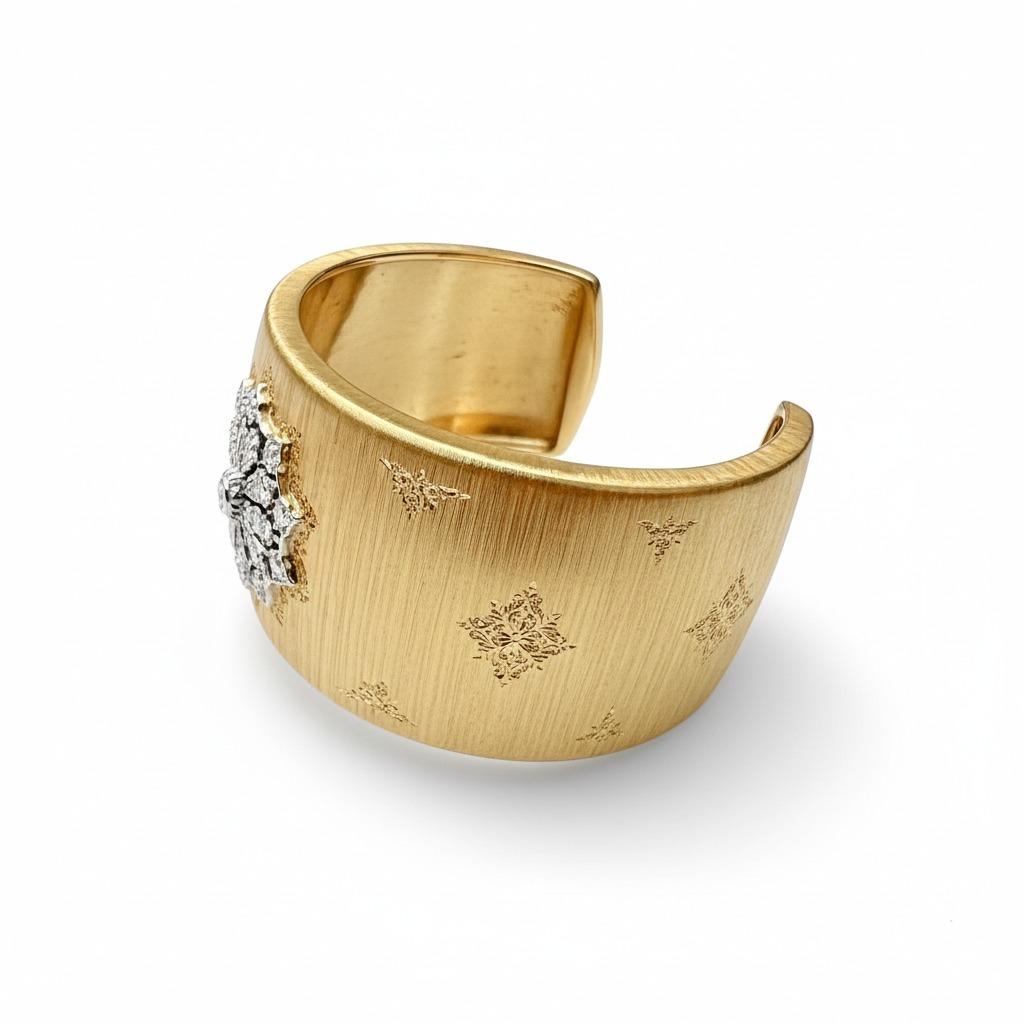 Contemporaneo Mario Buccellati, bracciale traforato con diamanti in oro giallo e bianco 18 carati in vendita