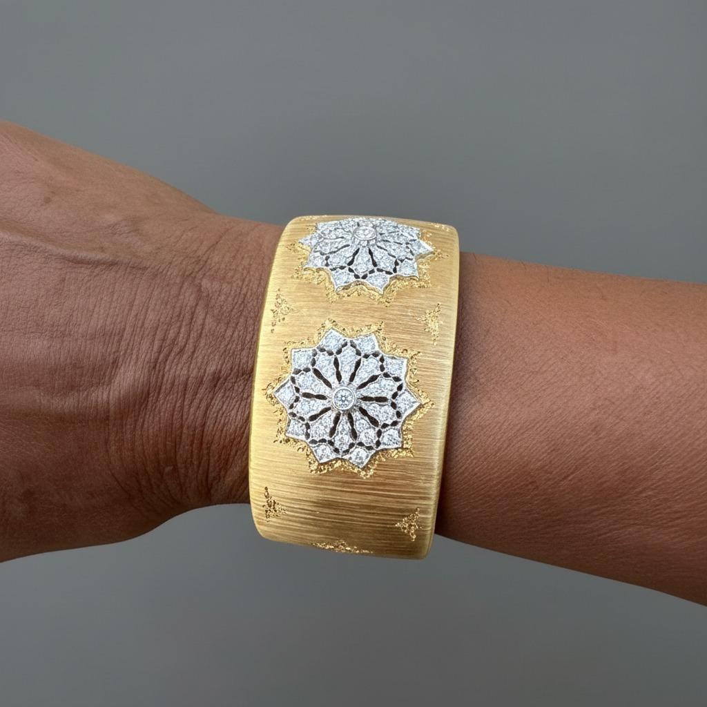 Mario Buccellati, bracciale traforato con diamanti in oro giallo e bianco 18 carati In condizioni buone in vendita a Chicago, IL