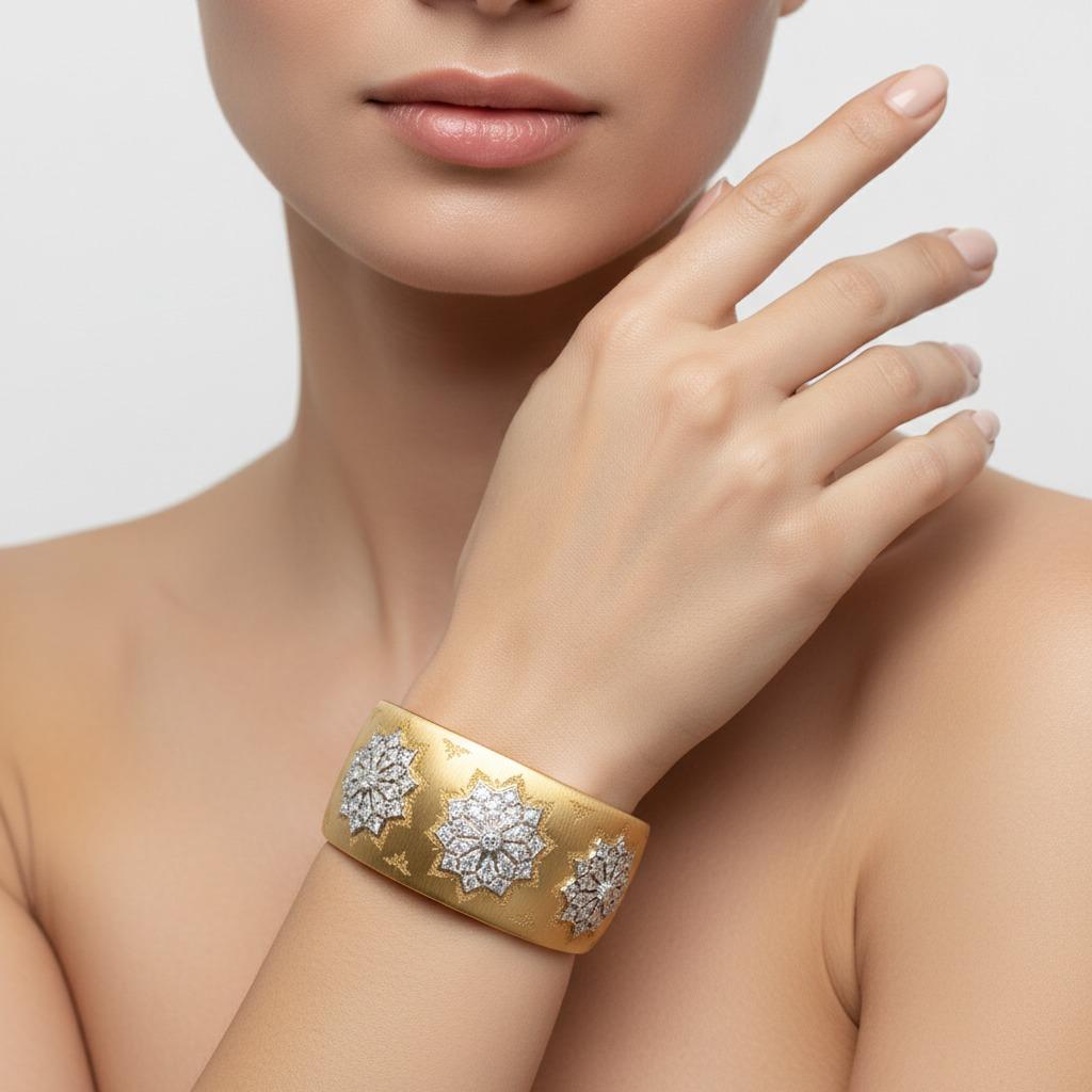 Donna Mario Buccellati, bracciale traforato con diamanti in oro giallo e bianco 18 carati in vendita