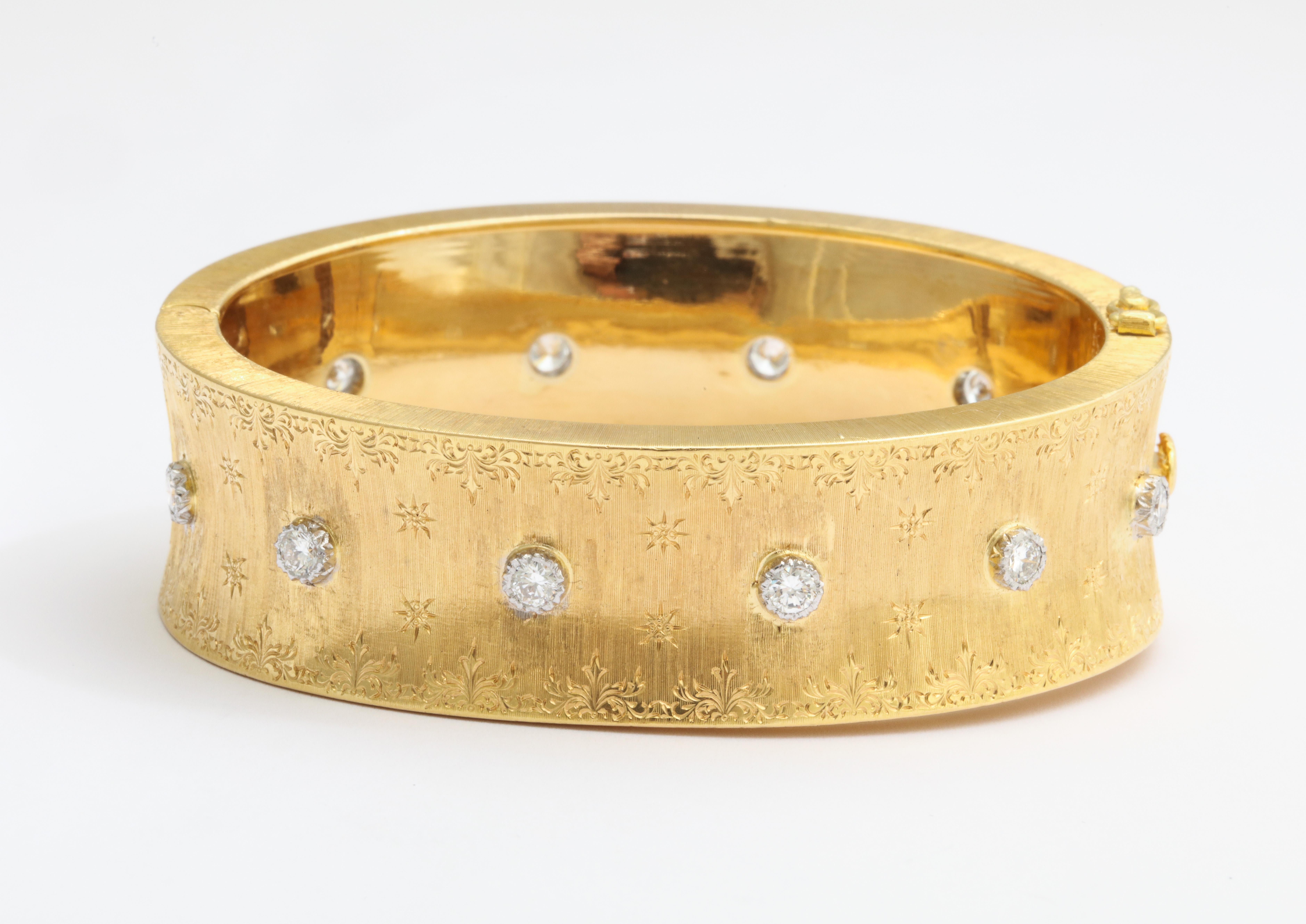 Mario Buccellati 18 Karat Yellow Gold and Diamond Bangle Bracelet, circa 1970s For Sale 2