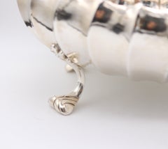 MARIO BUCCELLATI Jarrón ovoide con centro festoneado 1960 de plata de ley .925 maciza