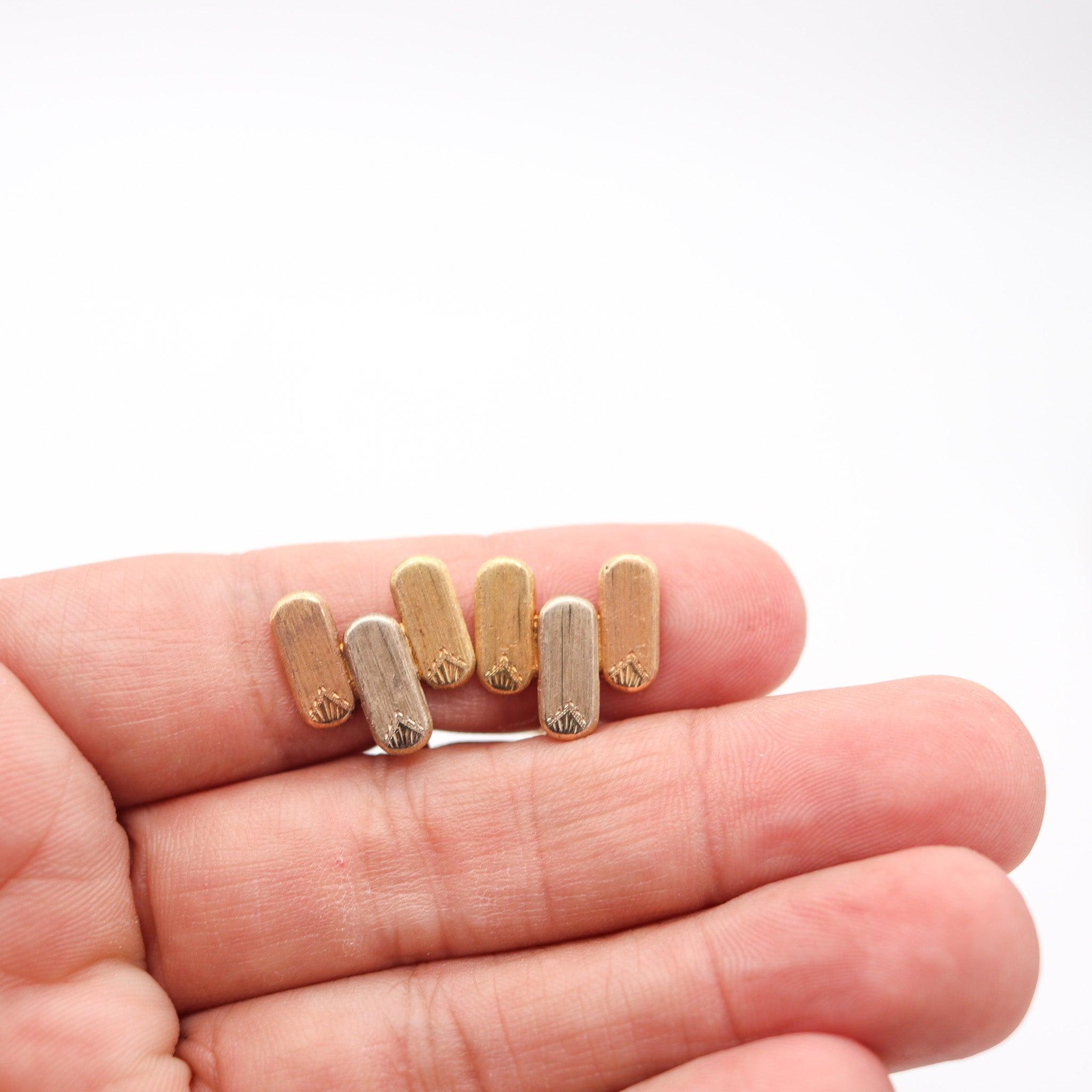 Women's MARIO BUCCELLATI 1965 Three Tones Clips-On Earrings In Solid Incised 18Kt Gold For Sale