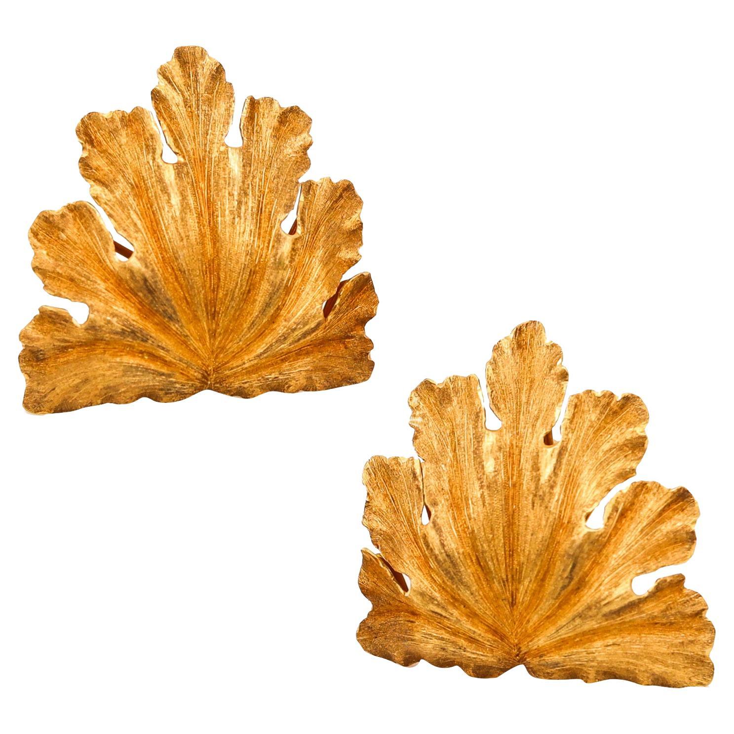 Mario Buccellati 1970 Oversized Leafs Clips Earrings Textured 18kt Yellow Gold For Sale