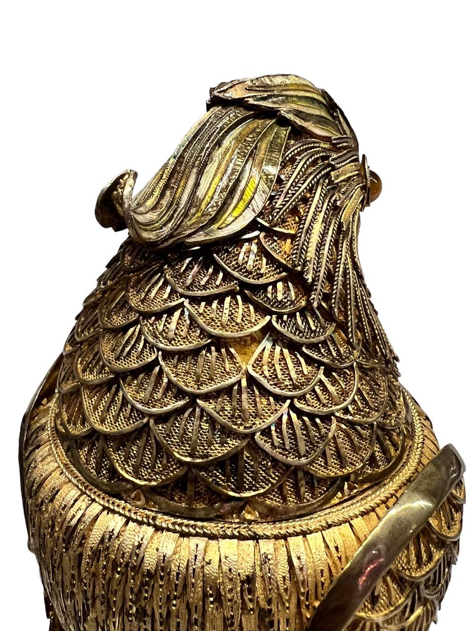 Mario Buccellati, Vaso in argento dorato e smalto del XX secolo raffigurante un pappagallo in vendita 5